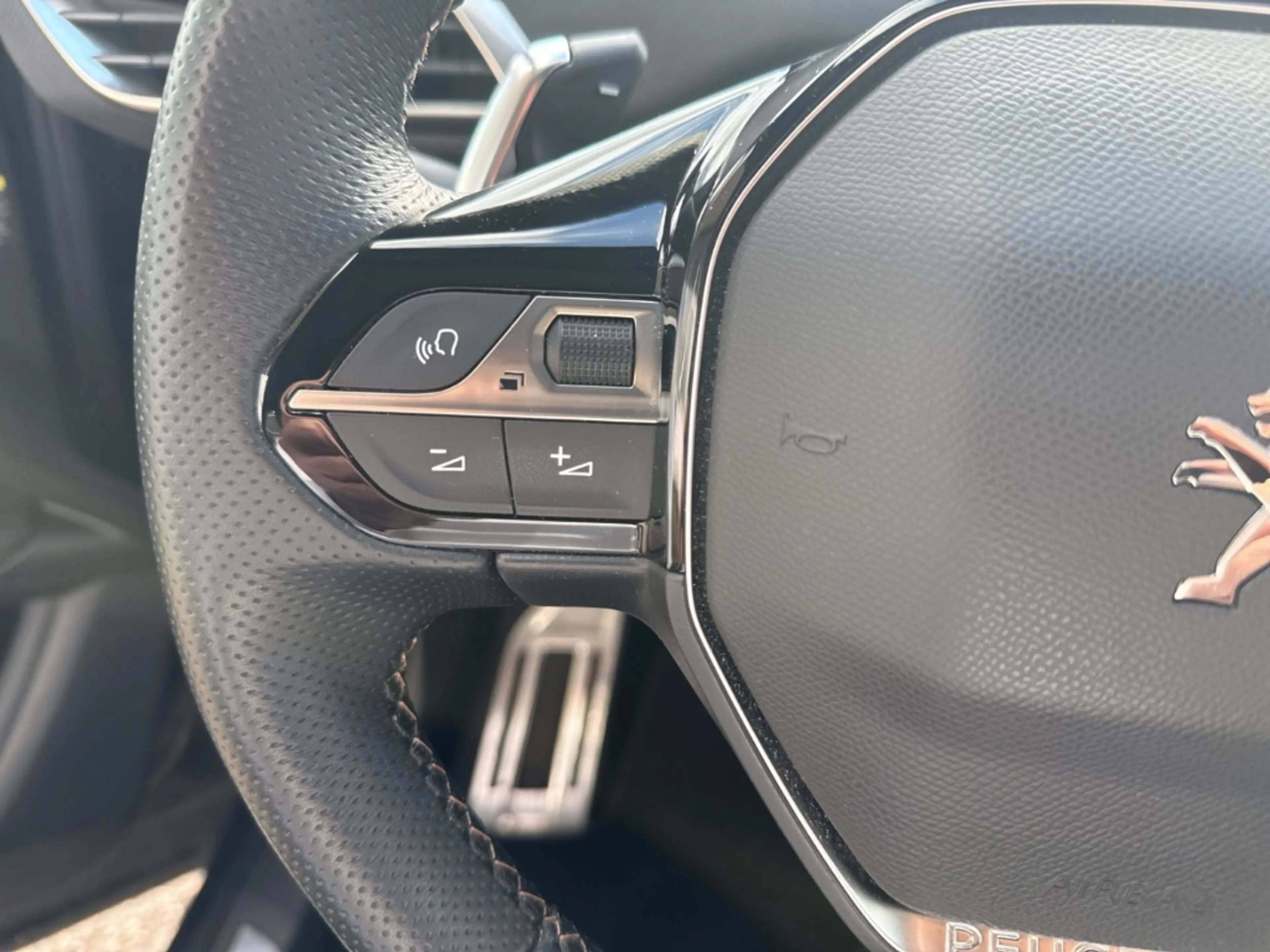 Peugeot 3008 Hybrid 225 GT AHK-abnehmbar El. Panodach Navi Digi — photo 15
