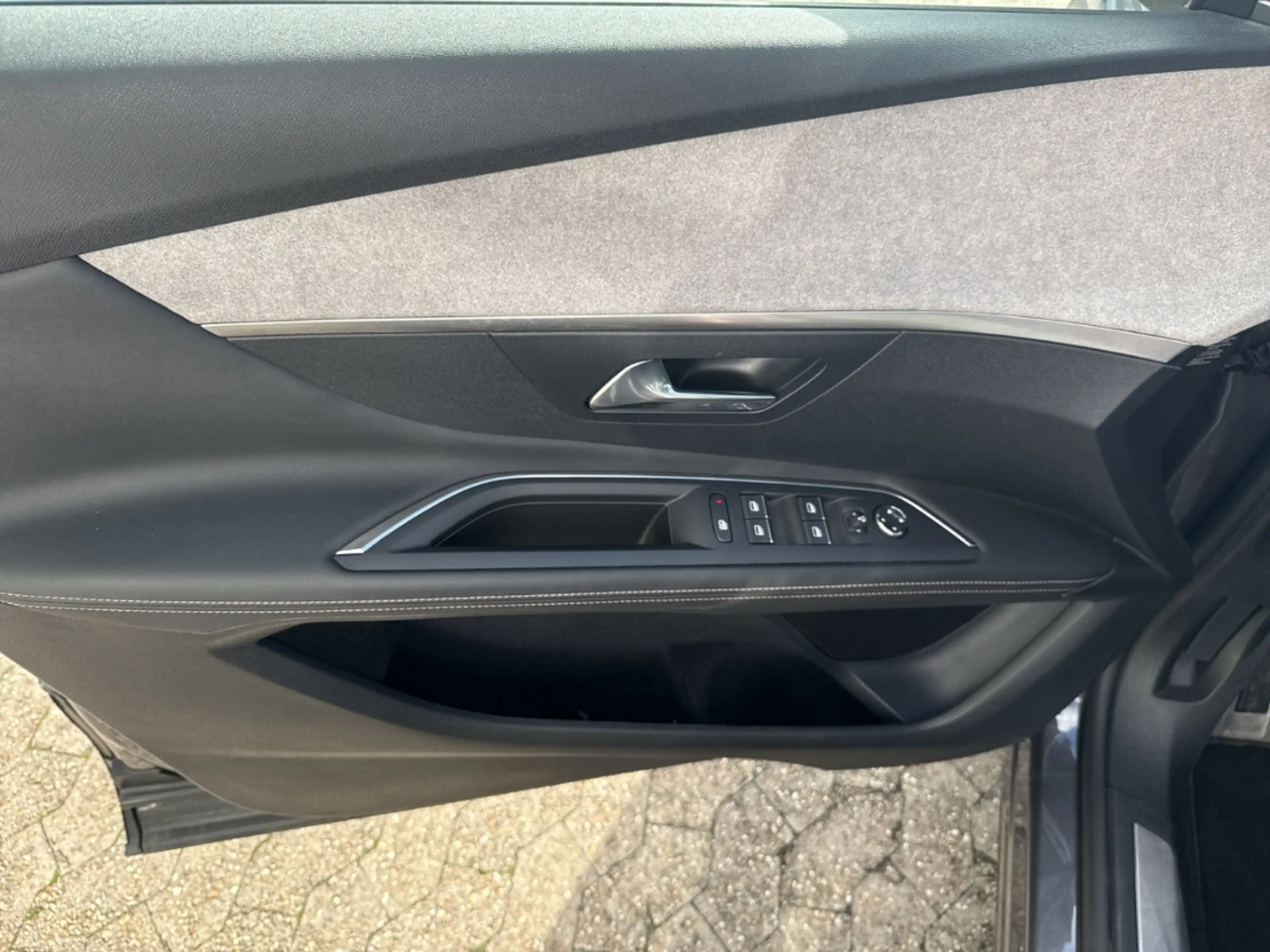 Peugeot 3008 Hybrid 225 GT AHK-abnehmbar El. Panodach Navi Digi — photo 13