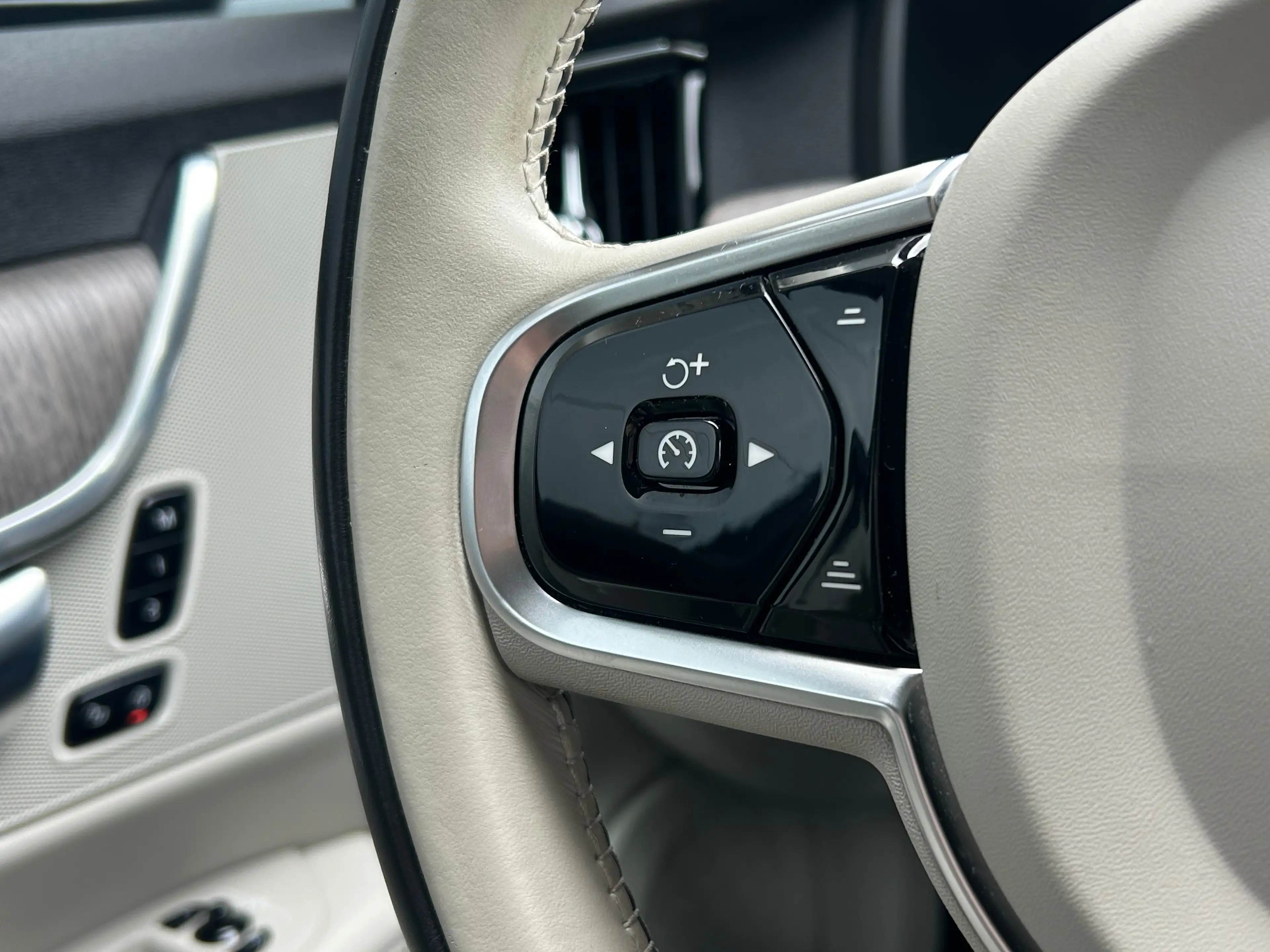 Volvo V90 Long Range 2.0 T6 Plug-in hybrid AWD Core Bright | — photo 14