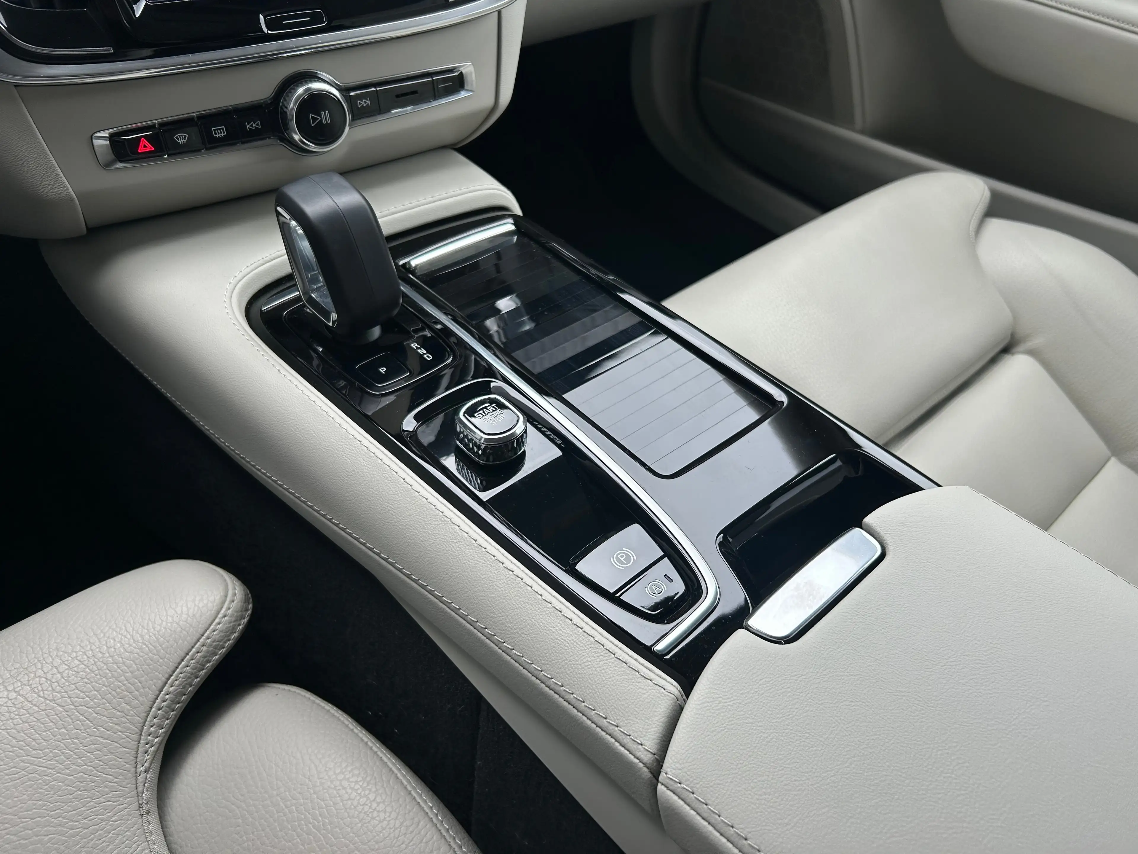 Volvo V90 Long Range 2.0 T6 Plug-in hybrid AWD Core Bright | — photo 8