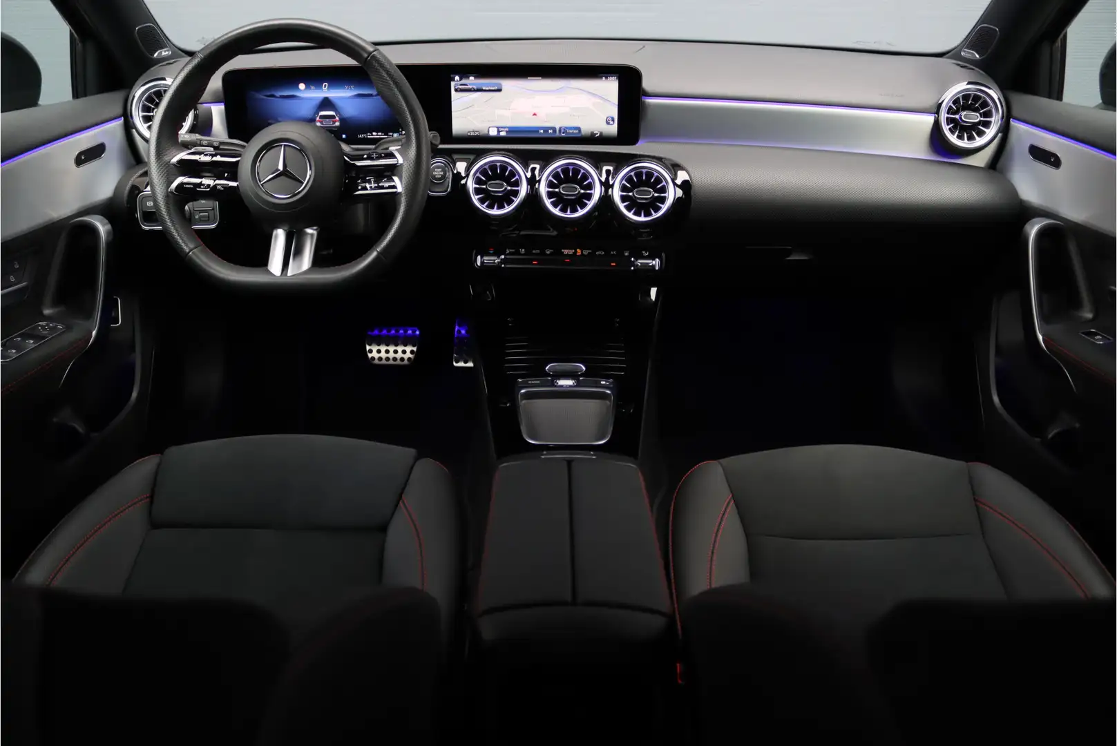 Mercedes-Benz A 250 e AMG Line Aut8 | Distronic | Burmester | Keyless Schwarz - 2