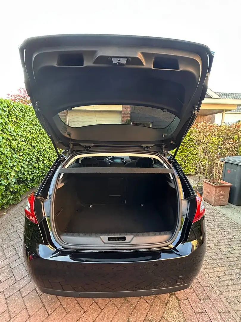 Peugeot 308 308 1.2 PureT.Blue L. Ex Zwart - 1