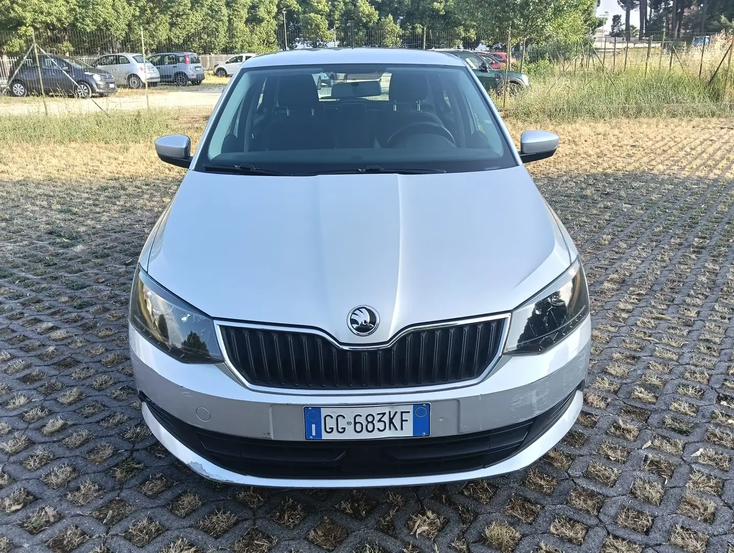 Skoda Fabia 1.0 tsi Style 95cv Gris - 2