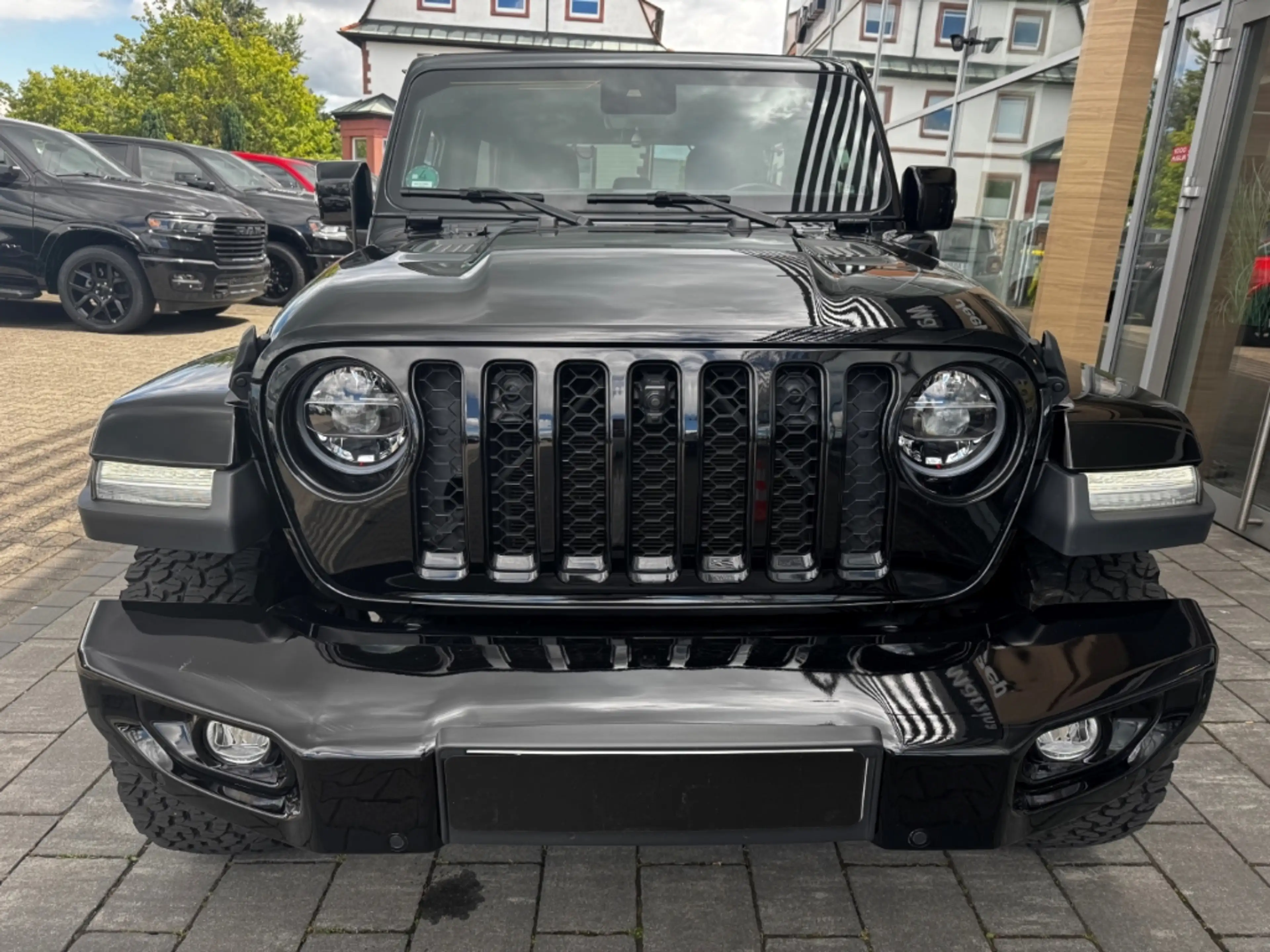 Jeep Wrangler Sahara 4xe Umbau 285er Höher Trittbretter elektris — photo 3