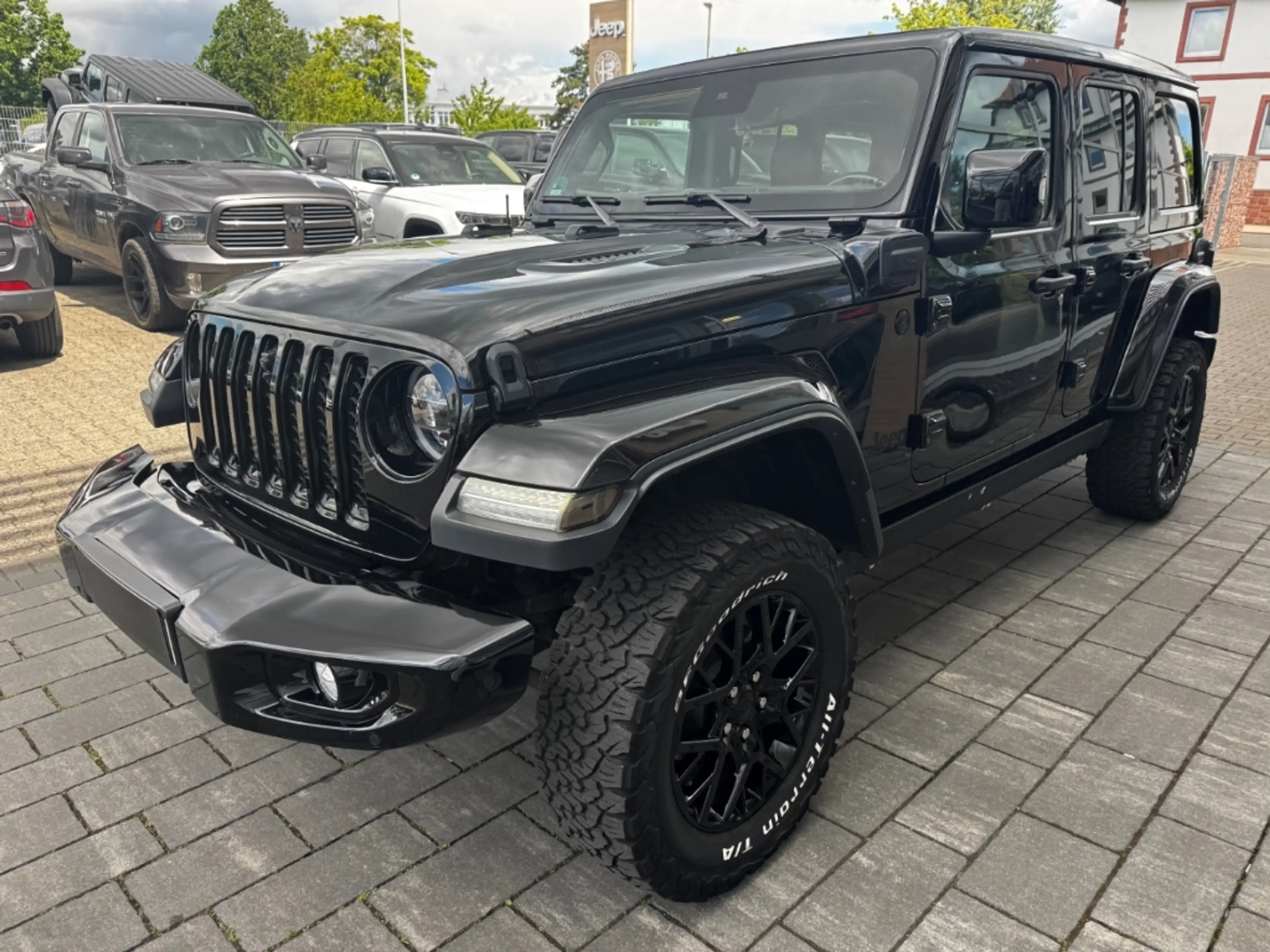 Jeep Wrangler Sahara 4xe Umbau 285er Höher Trittbretter elektris — photo 4