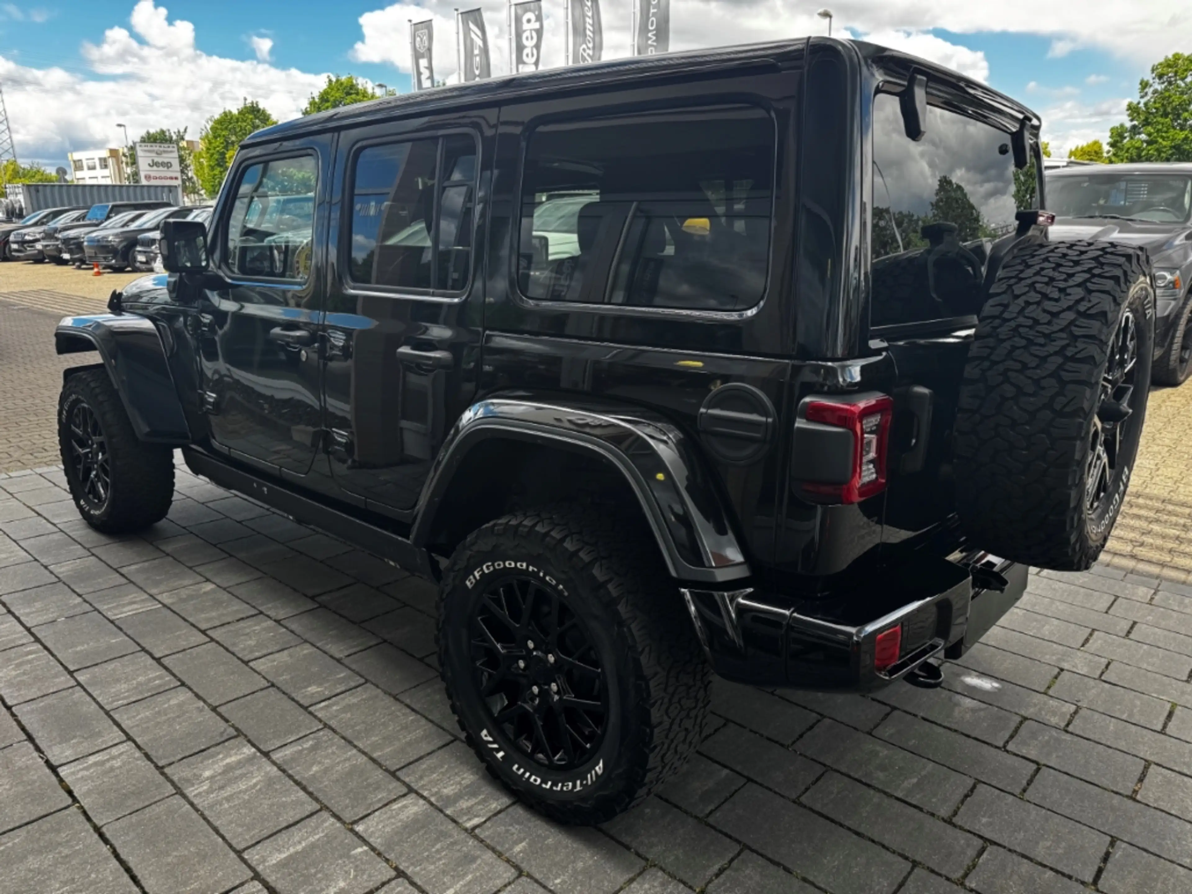 Jeep Wrangler Sahara 4xe Umbau 285er Höher Trittbretter elektris — photo 5