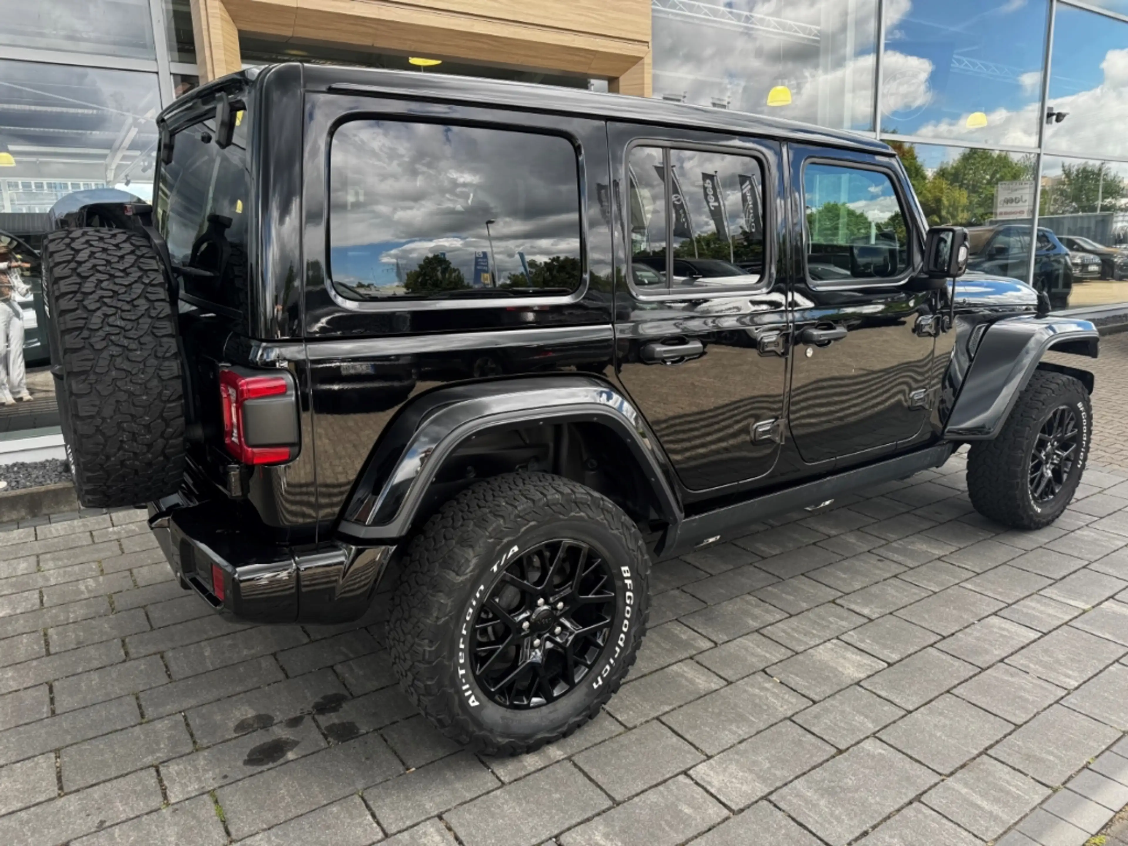 Jeep Wrangler Sahara 4xe Umbau 285er Höher Trittbretter elektris — photo 9