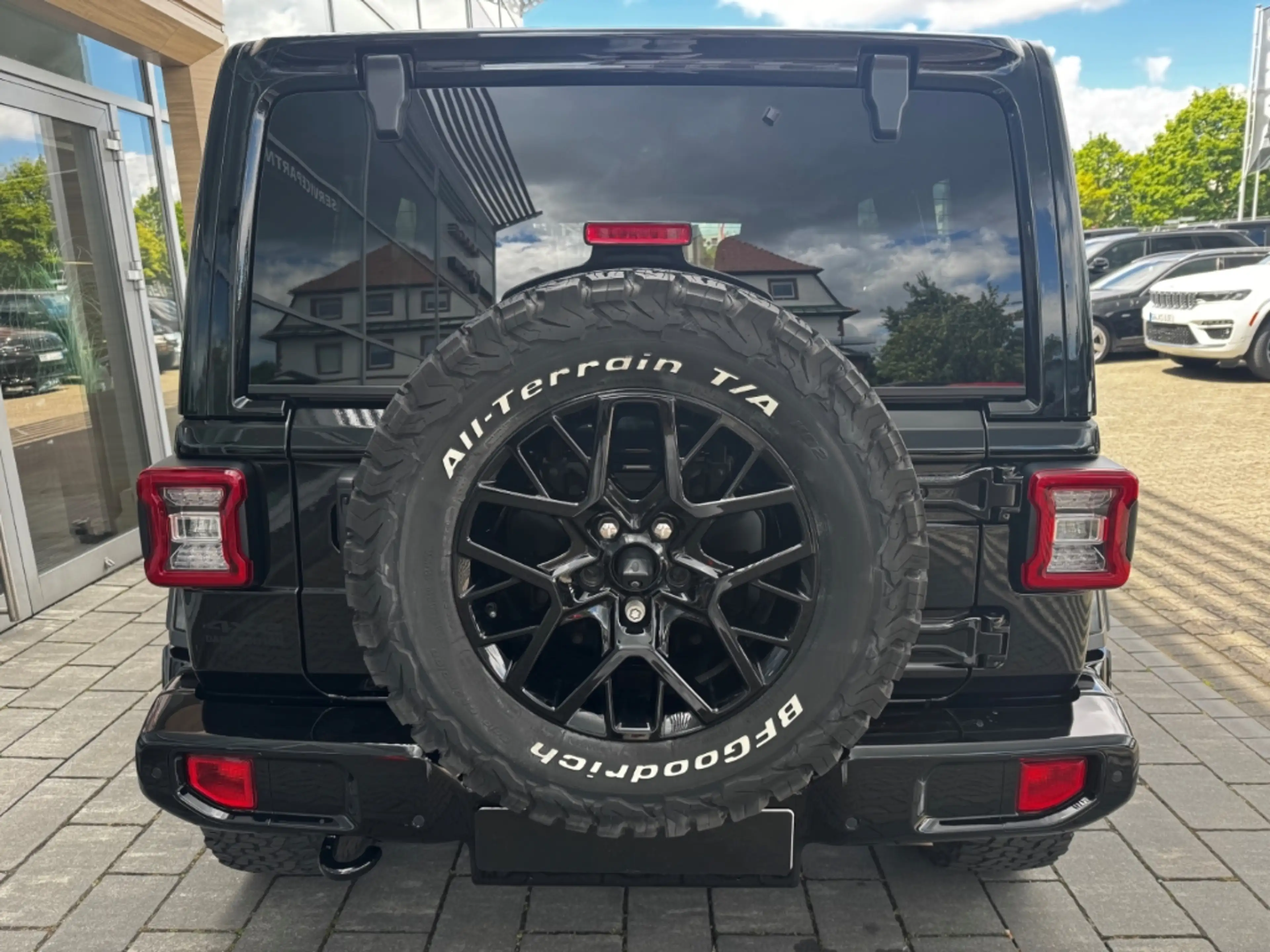Jeep Wrangler Sahara 4xe Umbau 285er Höher Trittbretter elektris — photo 6