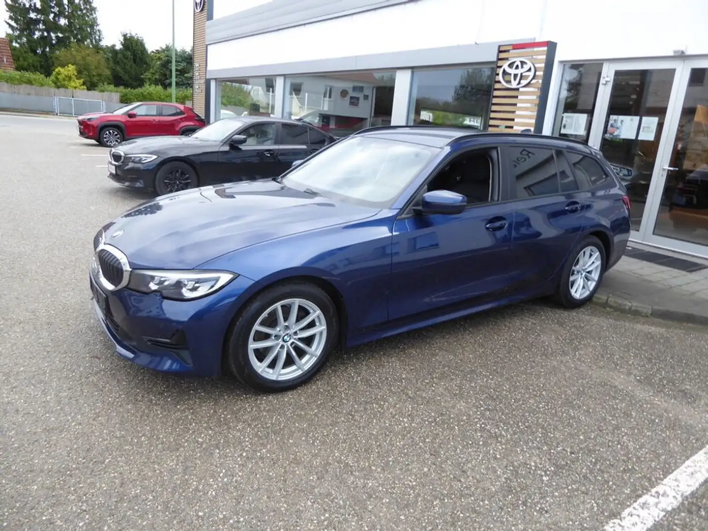 BMW 318 d Touring Aut. *LED*NAVI*LEDER* Blau - 2