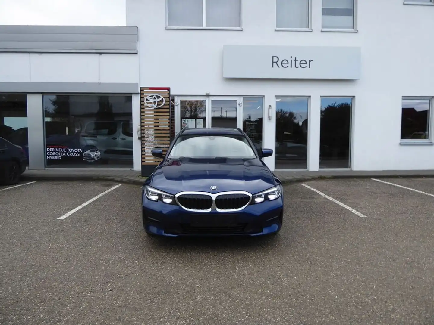 BMW 318 d Touring Aut. *LED*NAVI*LEDER* Blau - 1