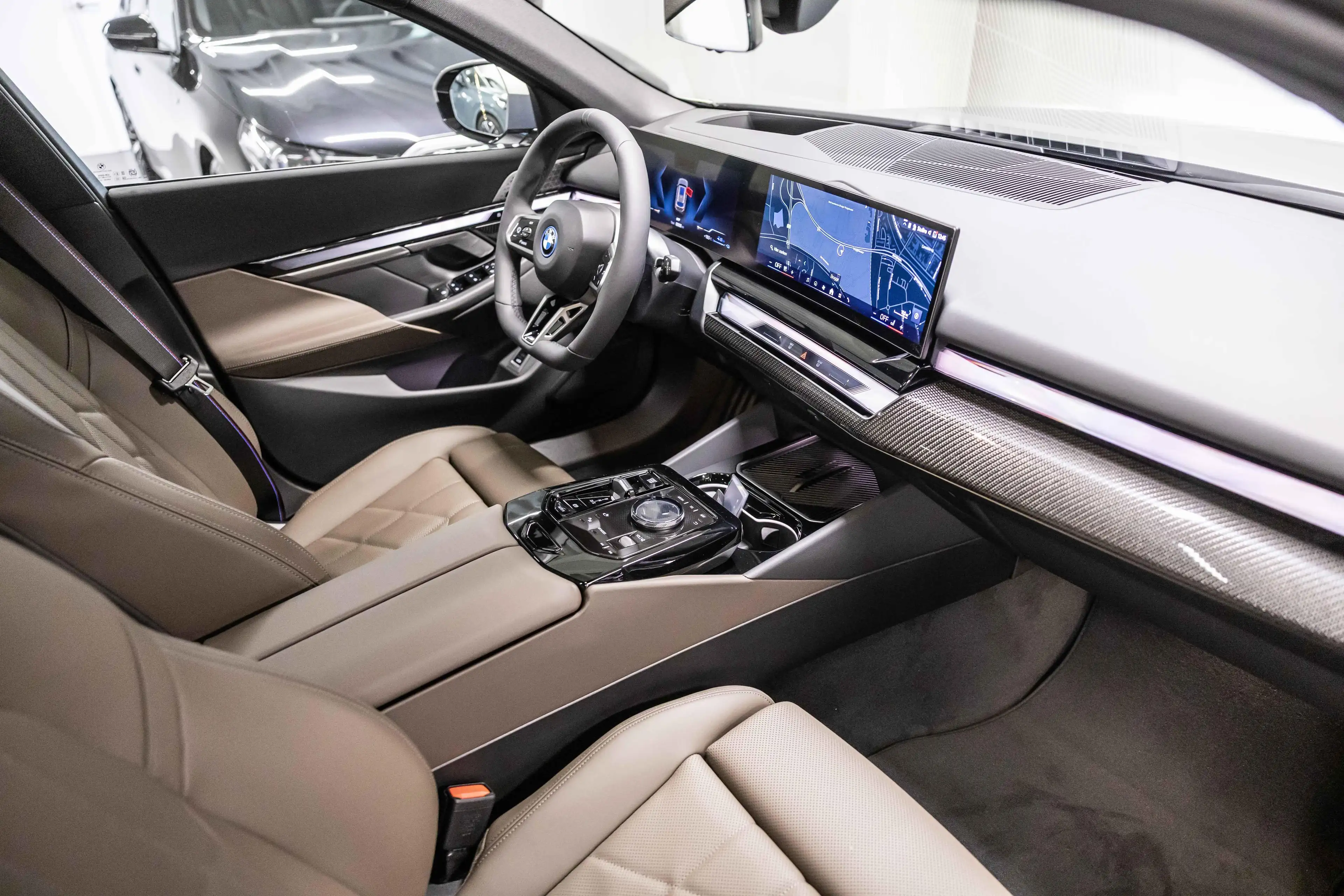 BMW 530 530e Touring M Sport Pro | PANO | B&W | TREKHAAK | — photo 8