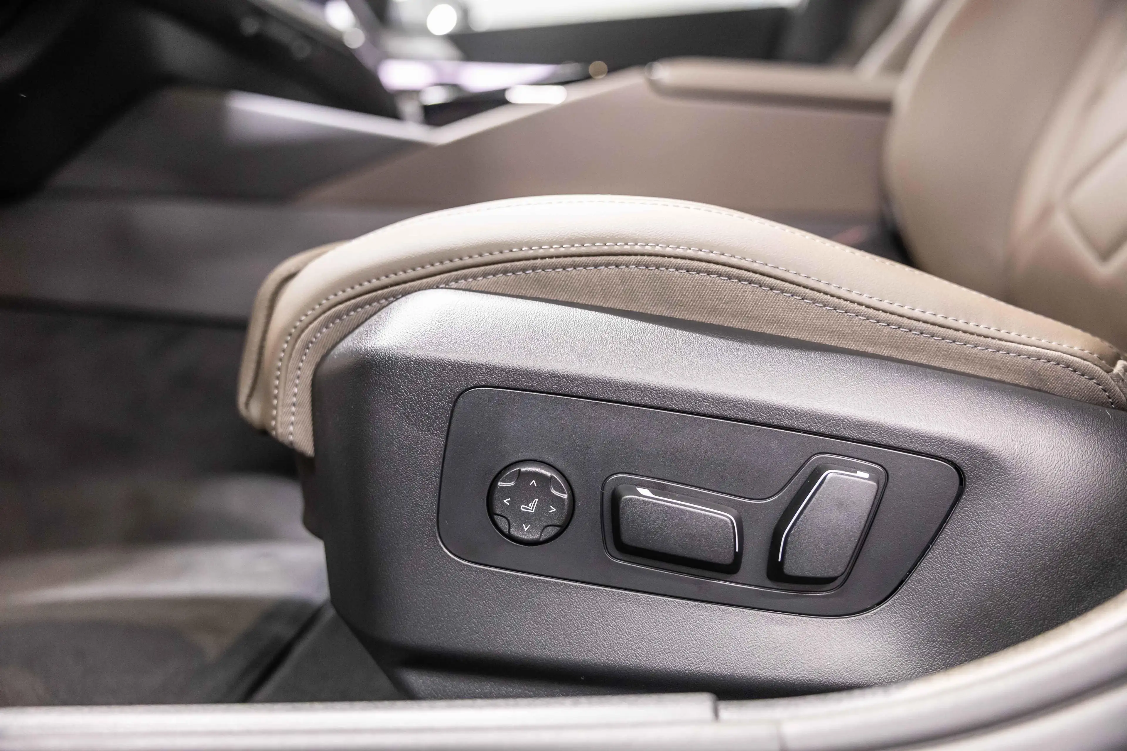 BMW 530 530e Touring M Sport Pro | PANO | B&W | TREKHAAK | — photo 11