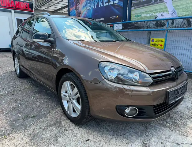 Volkswagen Golf view 3