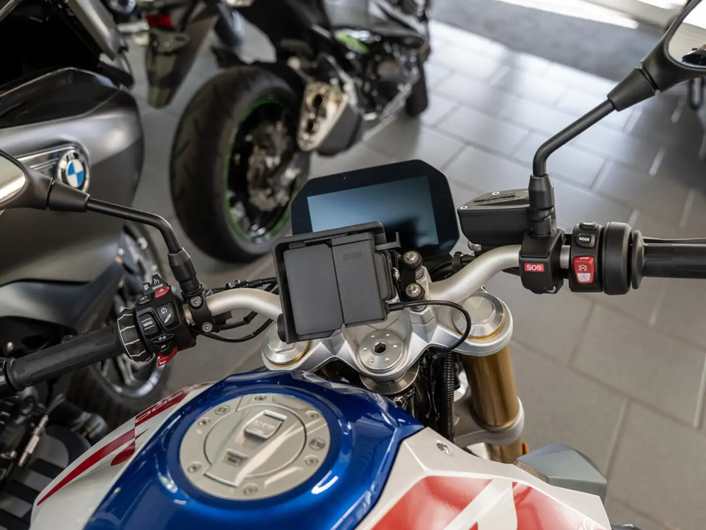 BMW F 900 R KOMFORT-P. TOUREN-P. DYNAMIC-P. Weiß - 2