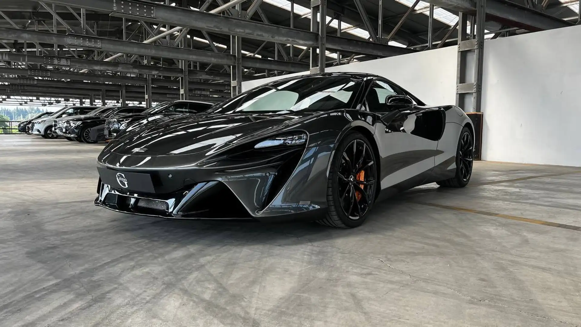 McLaren Artura 3.0 Grijs - 1