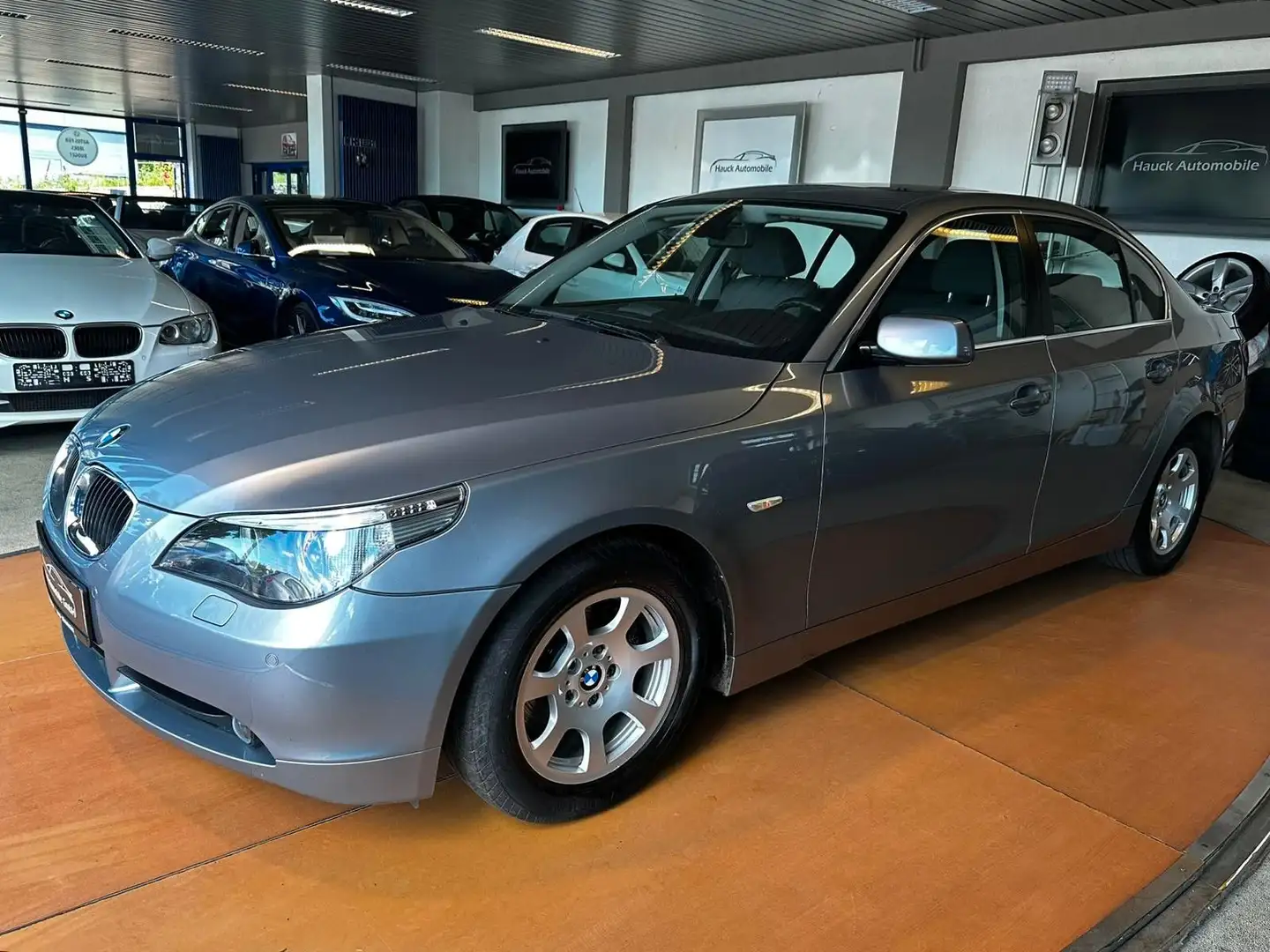BMW 520 i 89-TKM/AUT./XENON/GSD/SHZ/PDC/AHK/8-FACH Gri - 1
