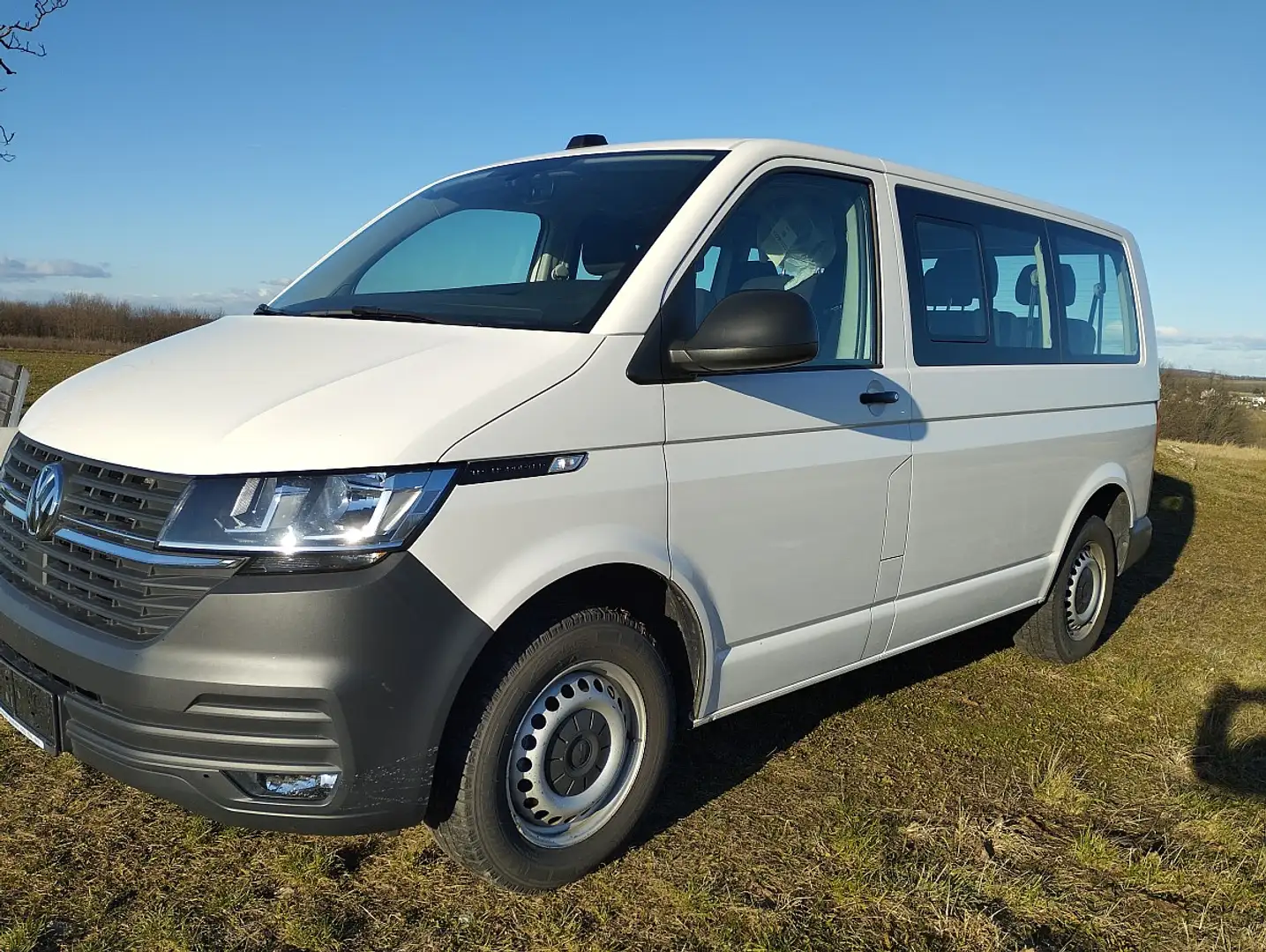 Volkswagen T6.1 Transporter 2,0 TDI 9 Sitze,Licht+Sichtpaket,Bremsassistent Weiß - 1