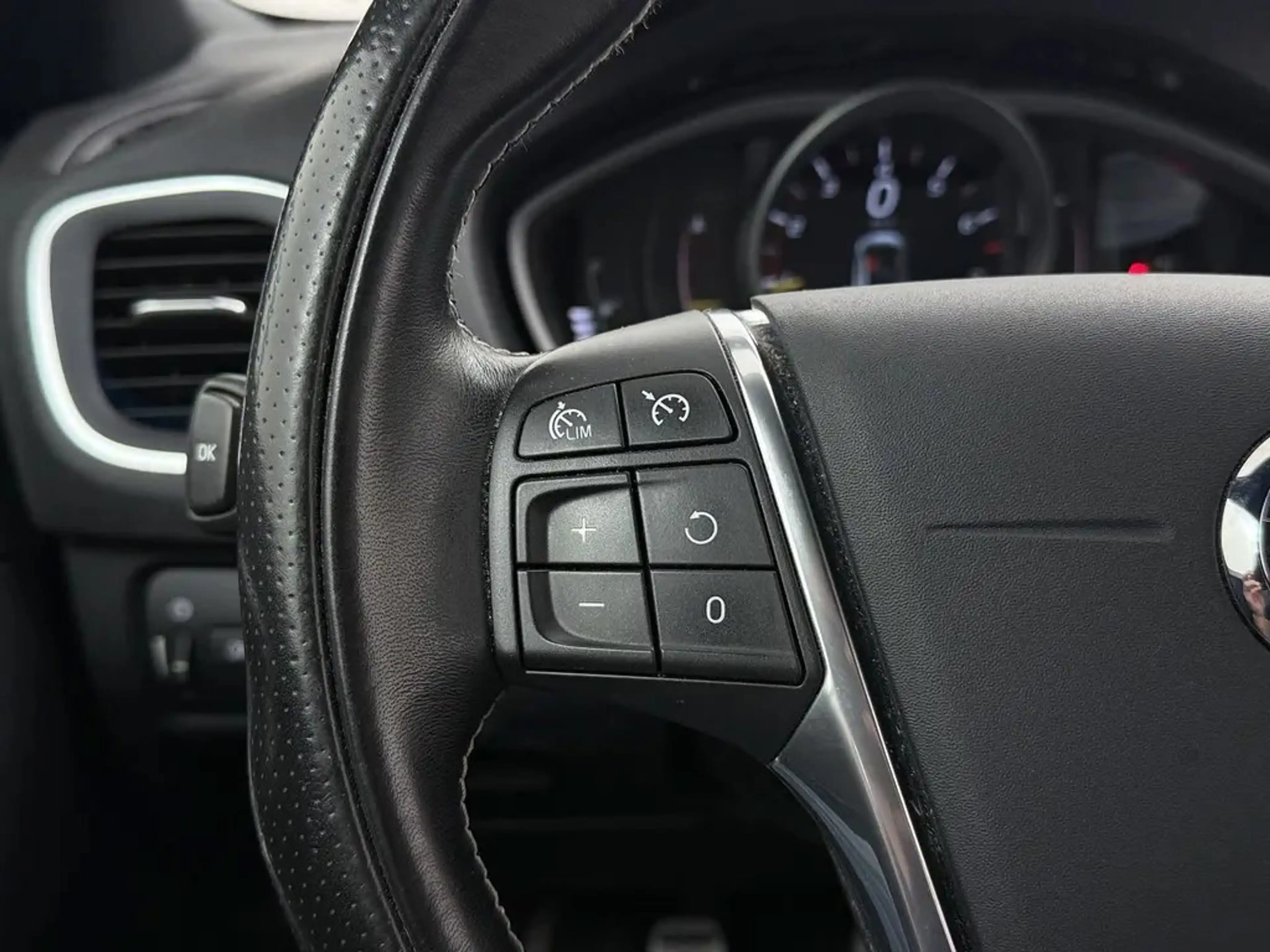 Volvo V40 2.0 T4 190pk Business Sport | Navi | Camera | Trek — photo 22