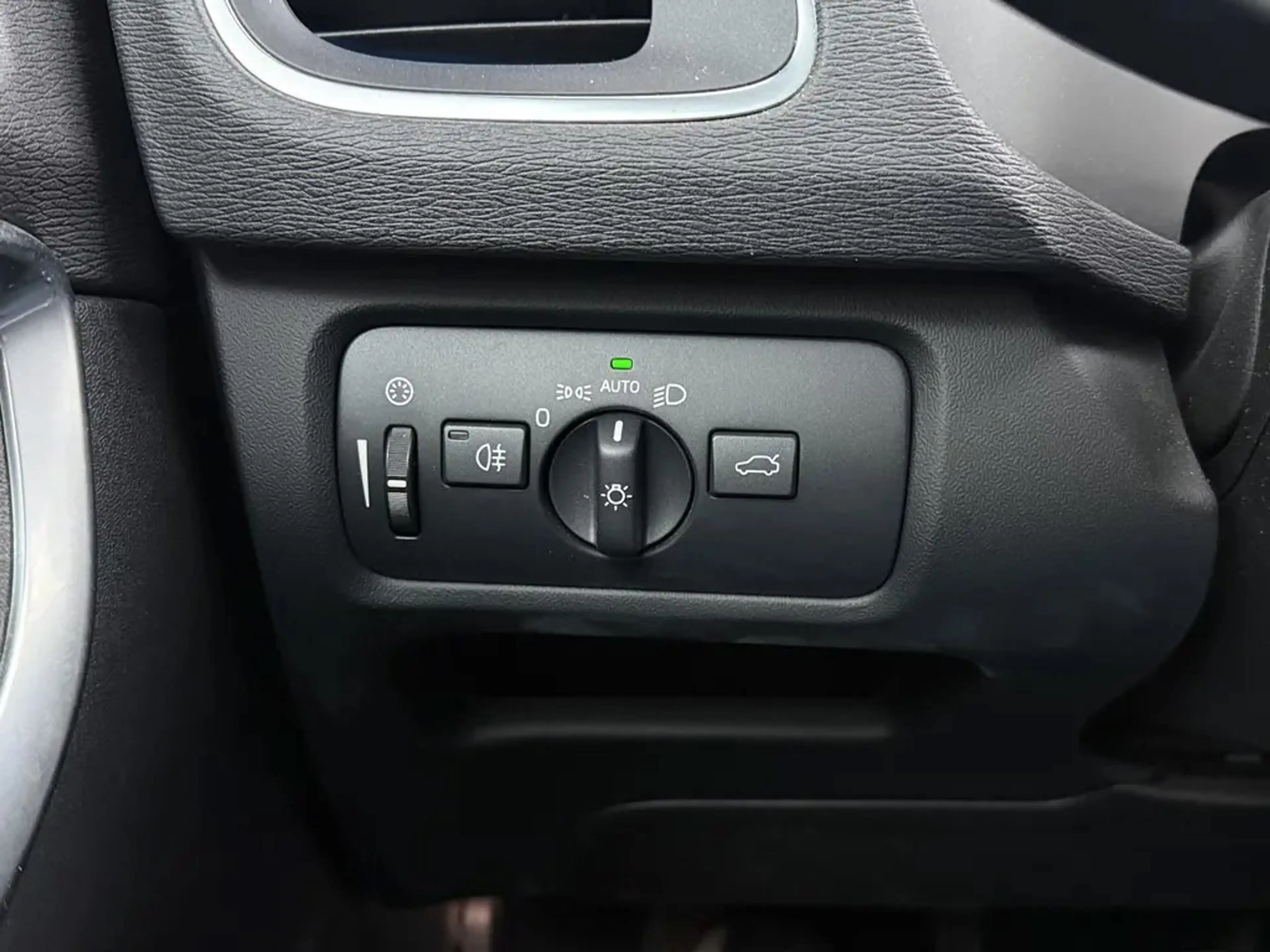 Volvo V40 2.0 T4 190pk Business Sport | Navi | Camera | Trek — photo 17