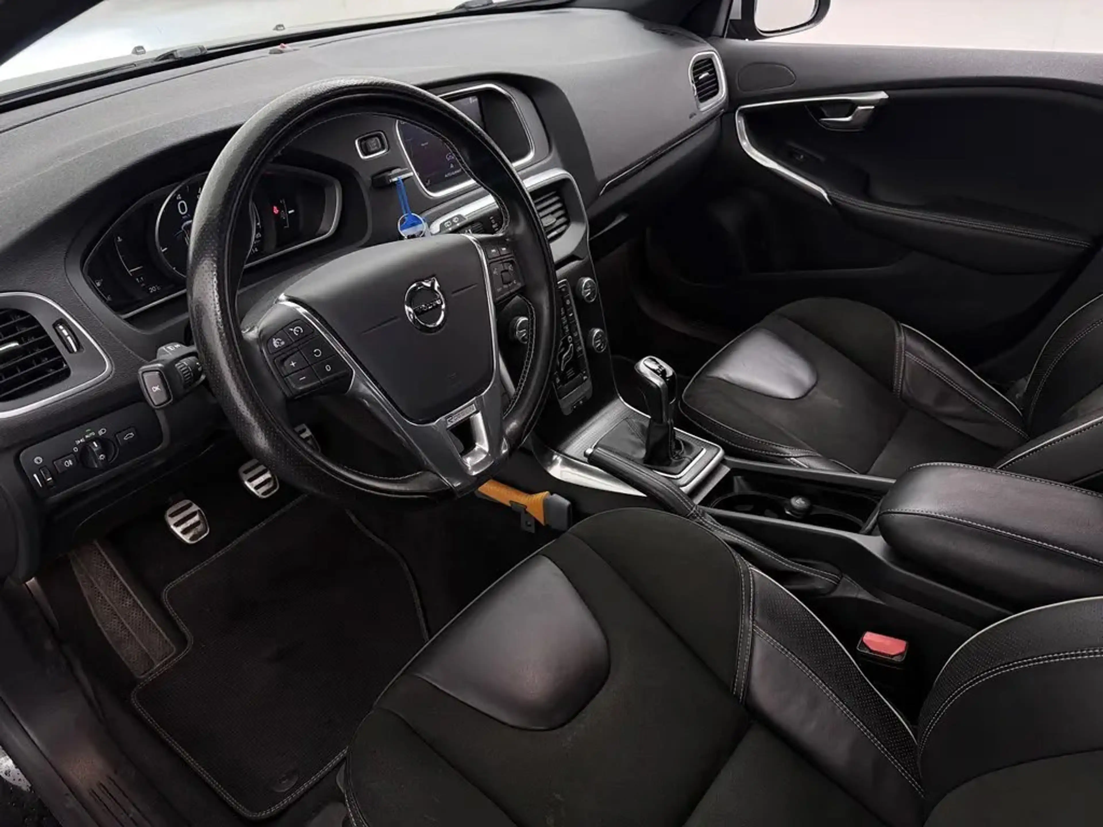 Volvo V40 2.0 T4 190pk Business Sport | Navi | Camera | Trek — photo 21