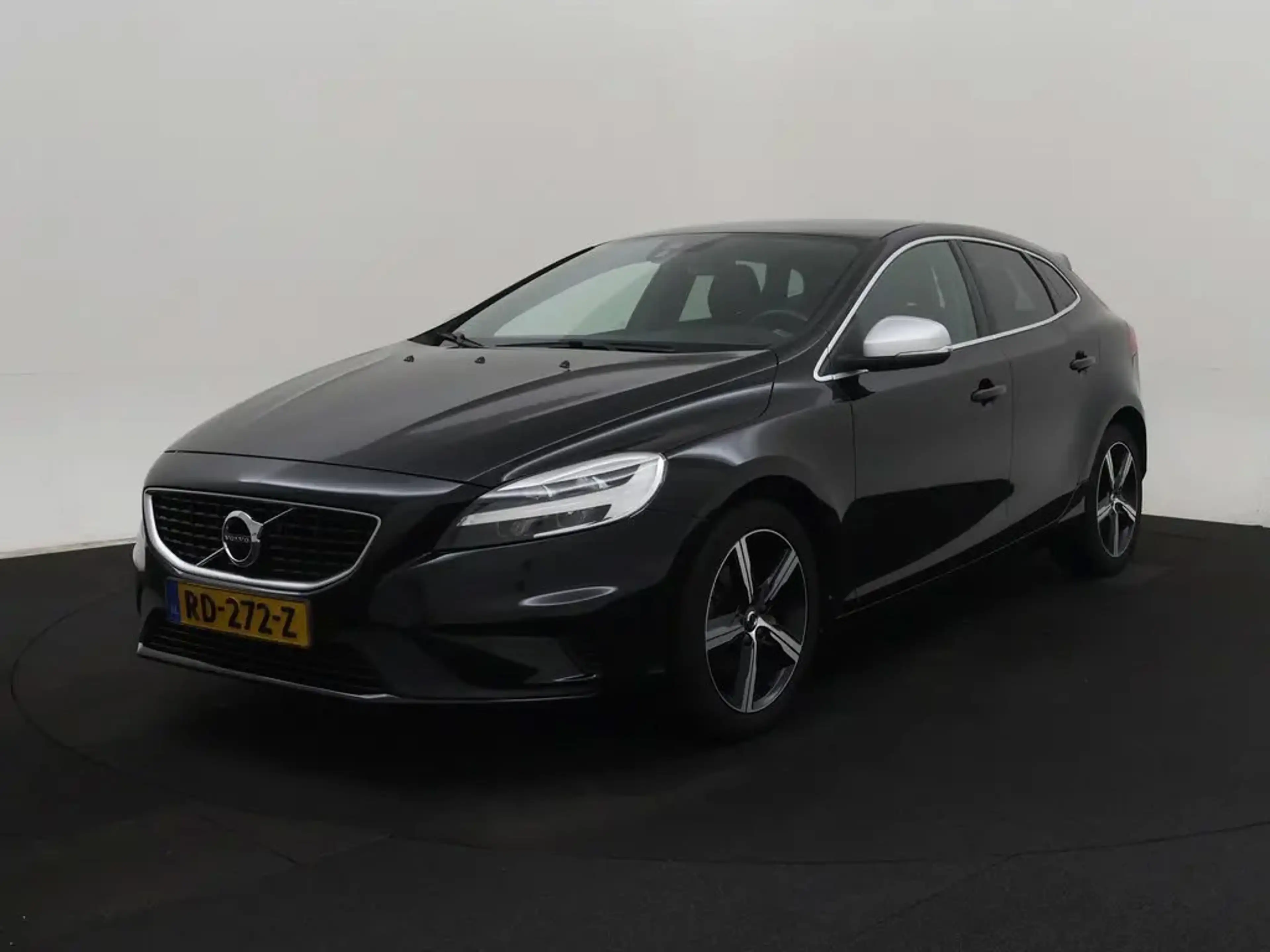 Volvo V40 2.0 T4 190pk Business Sport | Navi | Camera | Trek — photo 2