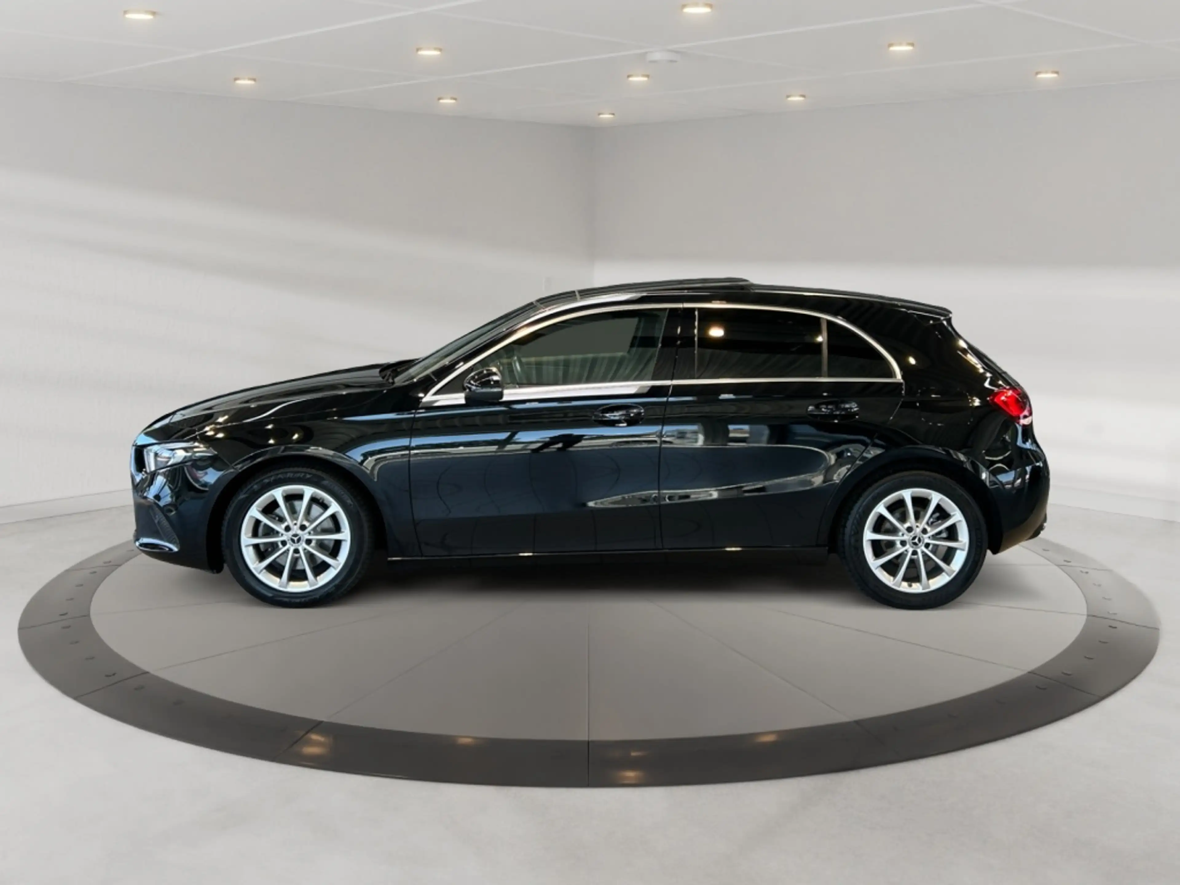 Mercedes-Benz A 200 Progressive MBUX+Progressive+Carbon+Pano — photo 5