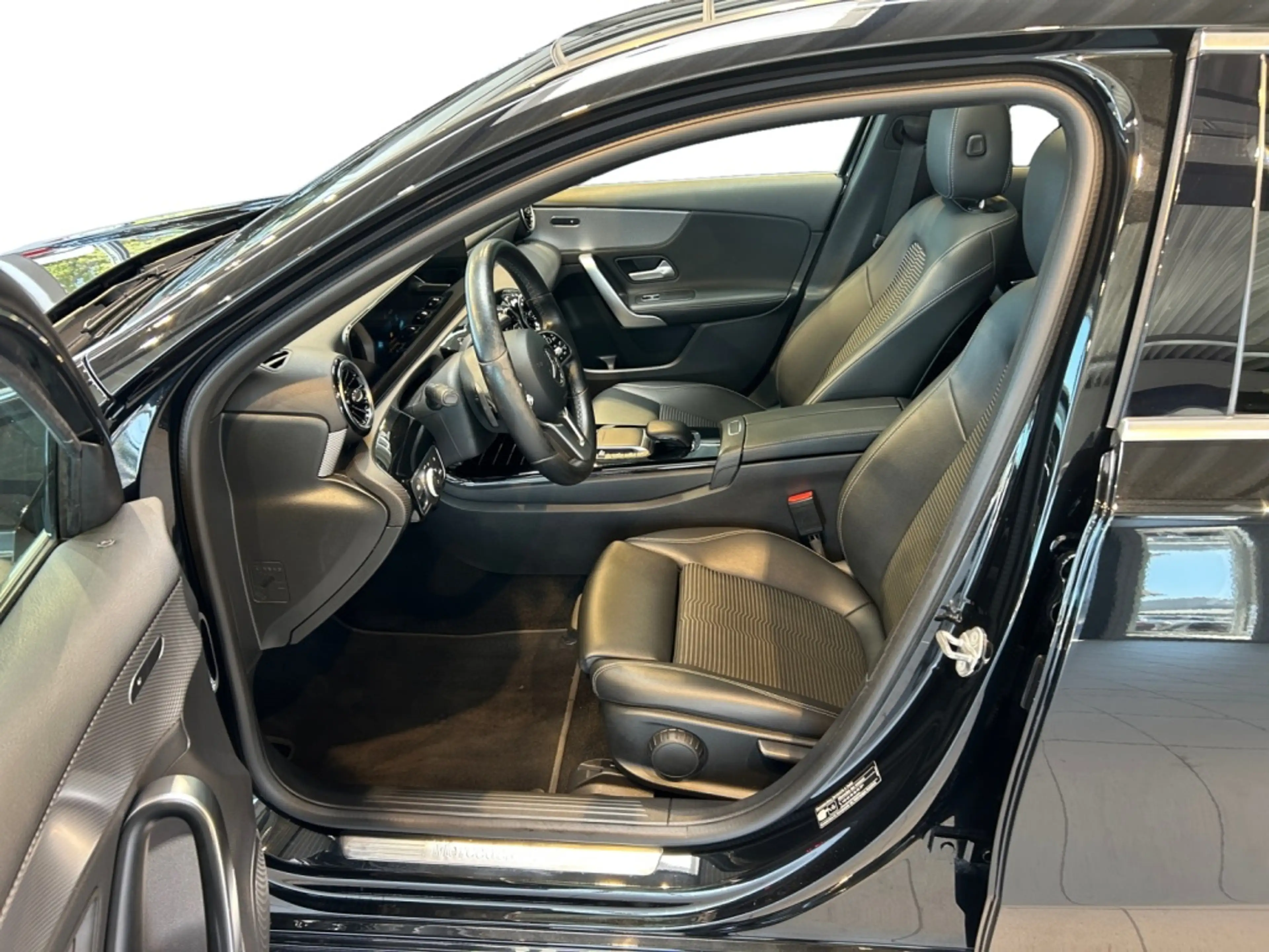 Mercedes-Benz A 200 Progressive MBUX+Progressive+Carbon+Pano — photo 9