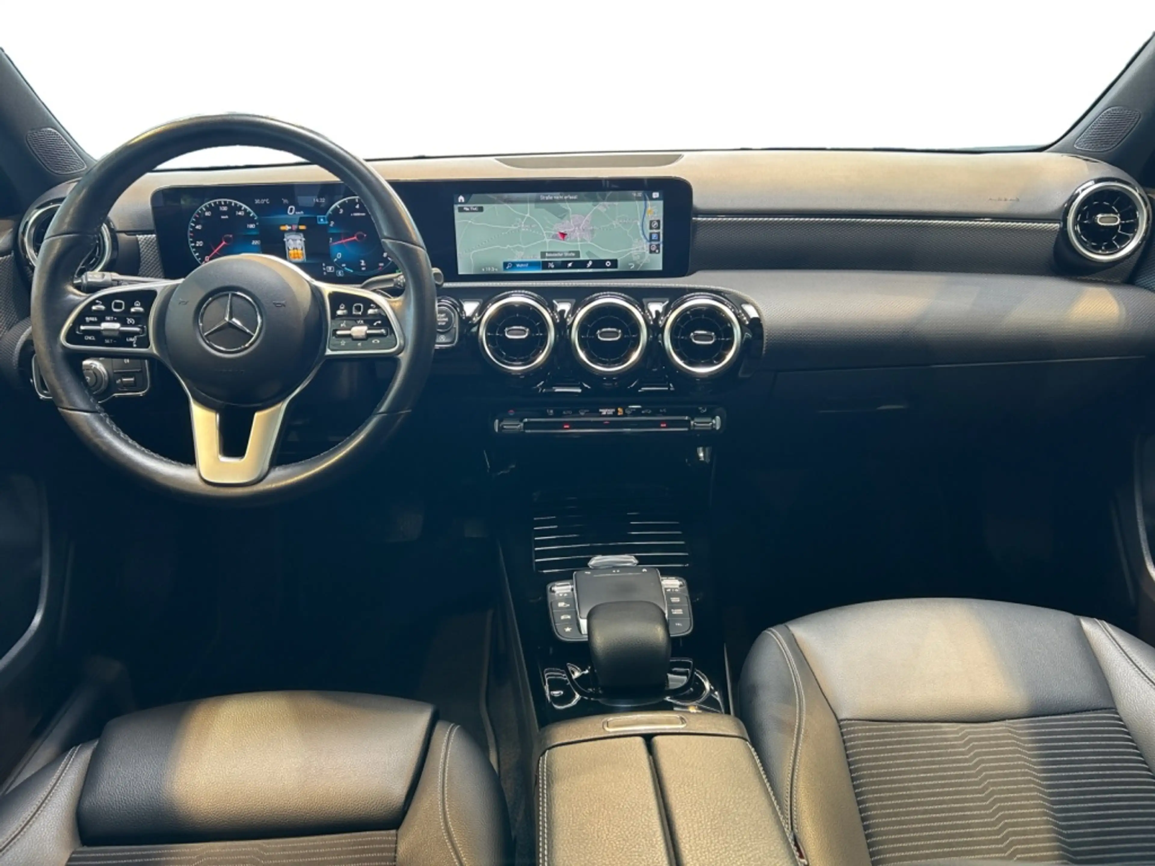 Mercedes-Benz A 200 Progressive MBUX+Progressive+Carbon+Pano — photo 12