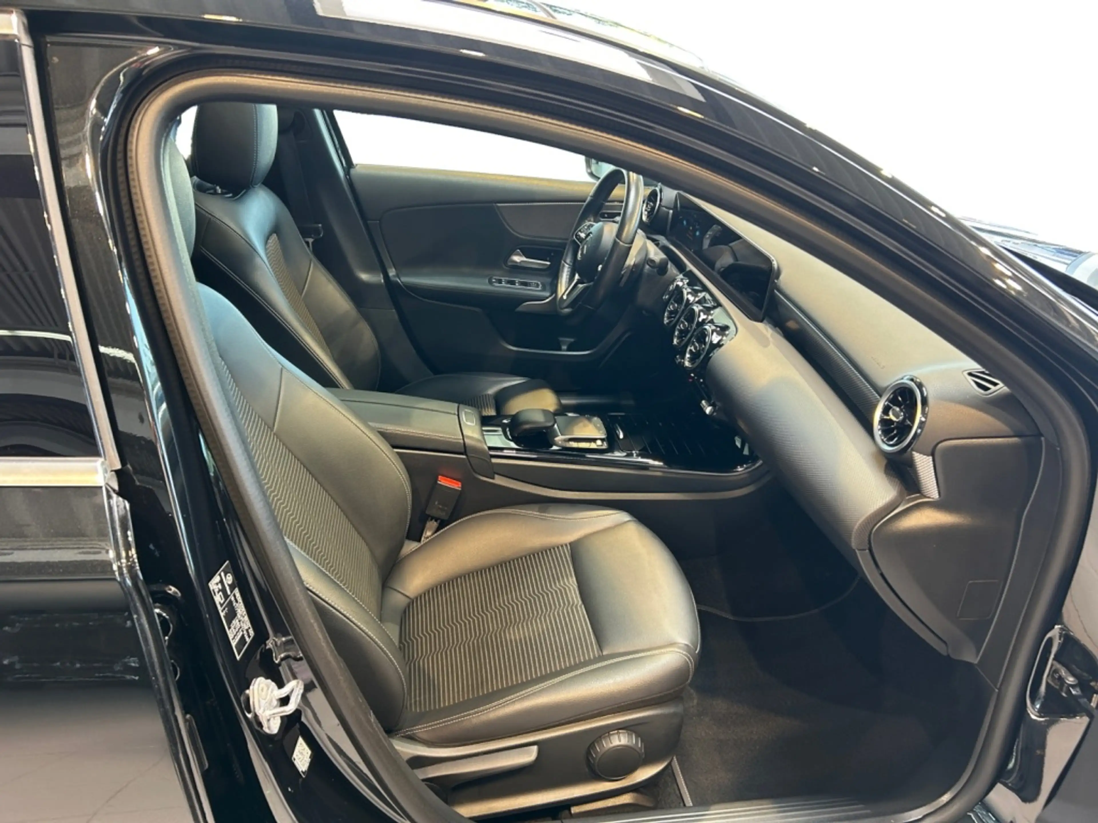 Mercedes-Benz A 200 Progressive MBUX+Progressive+Carbon+Pano — photo 10