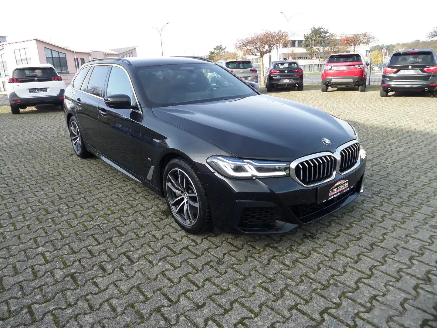 BMW 540 i xDrive M Sportpaket+360°Cam+Laser+AHK+Leder Schwarz - 1