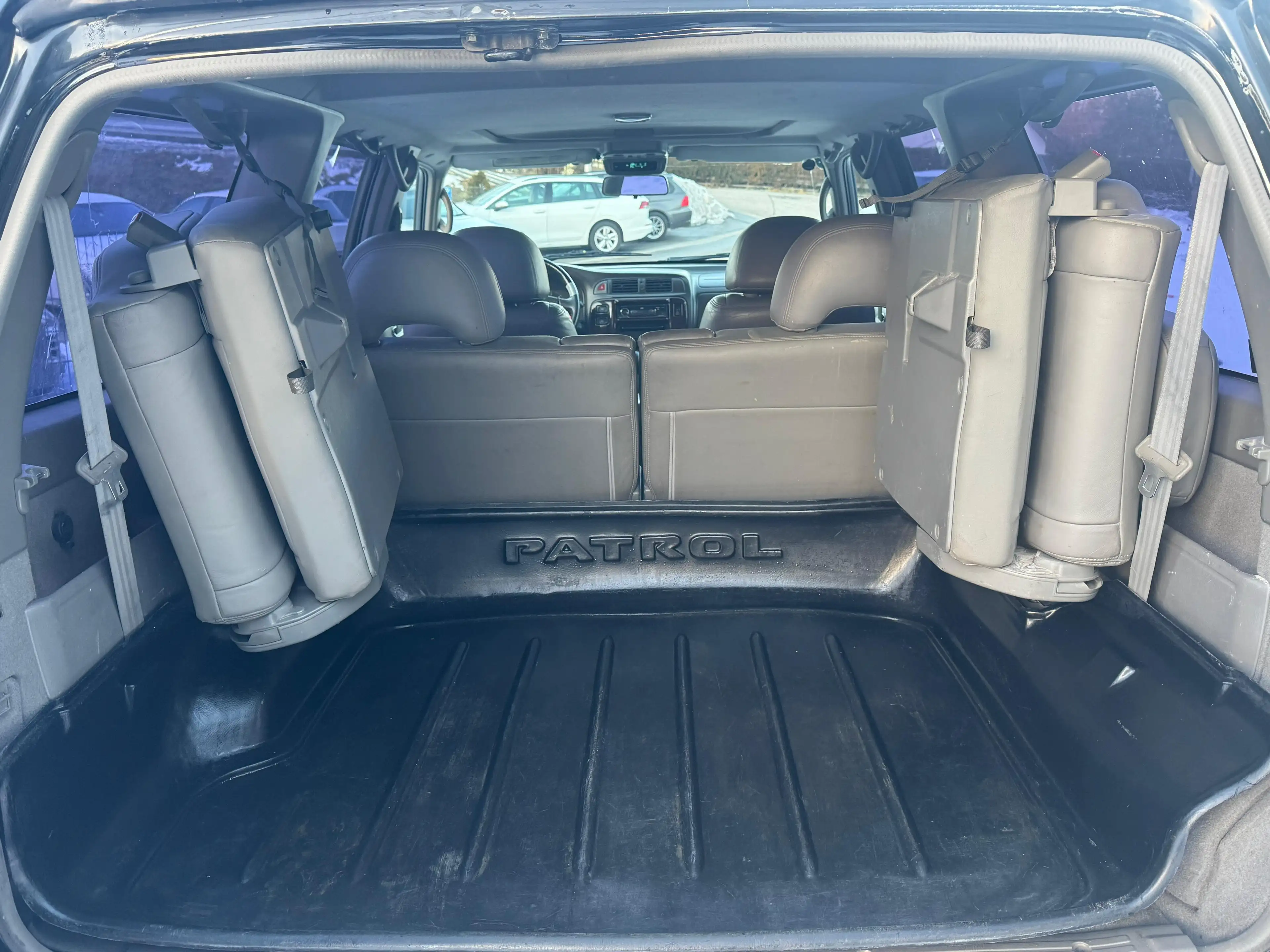 Nissan Patrol Kredit* Allrad* 7 Sitzer* Leder* Sitzheizung* — photo 15