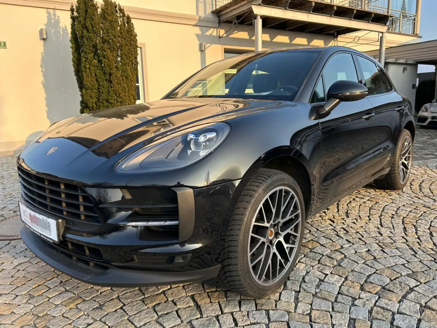 Porsche Macan LED|Navi|CarPlay|SpurAssi|AHK|Memo|GRA|RFK Noir - 1