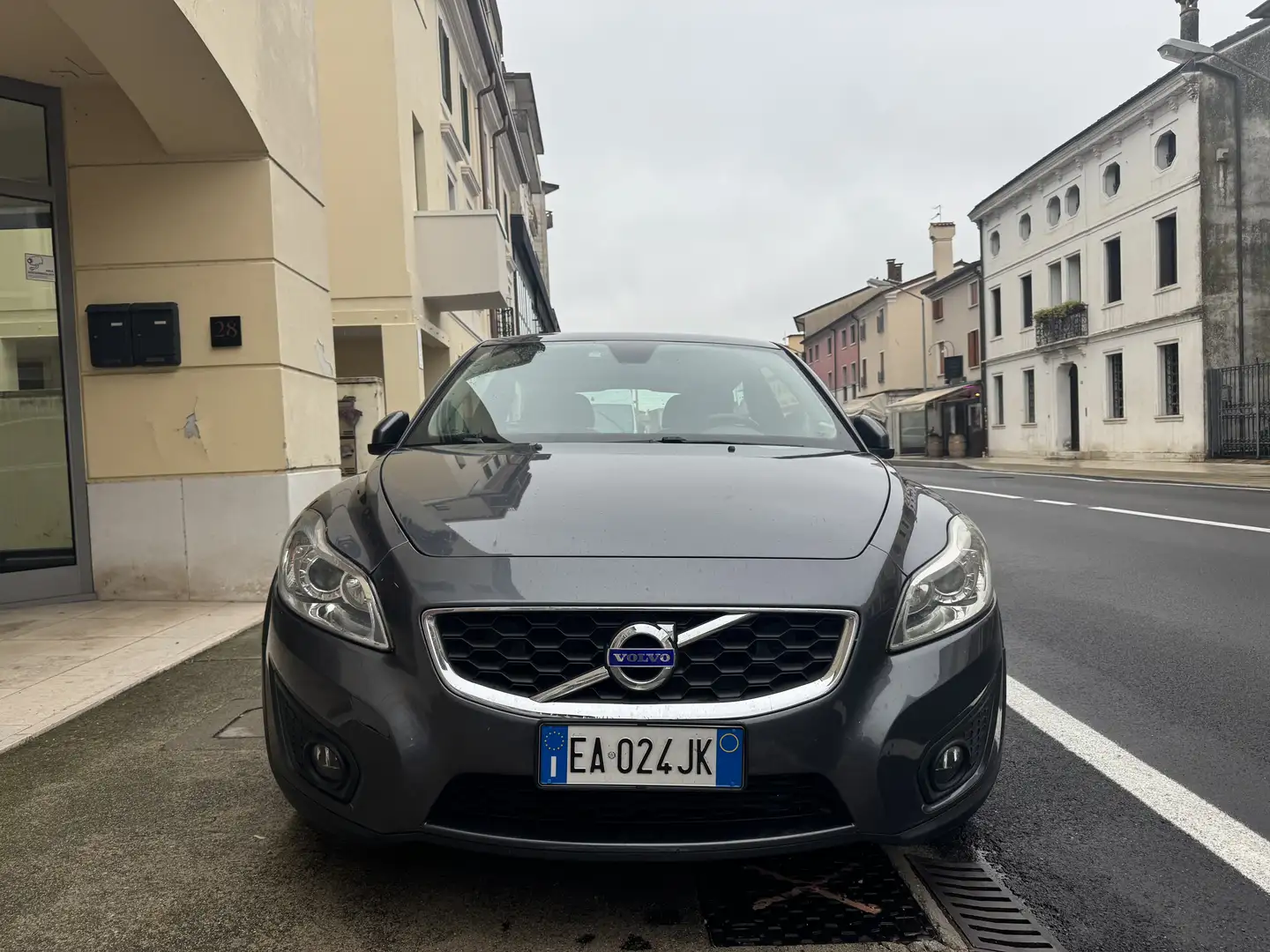 Volvo C30 2.4 d5 Momentum geartronic Grigio - 1