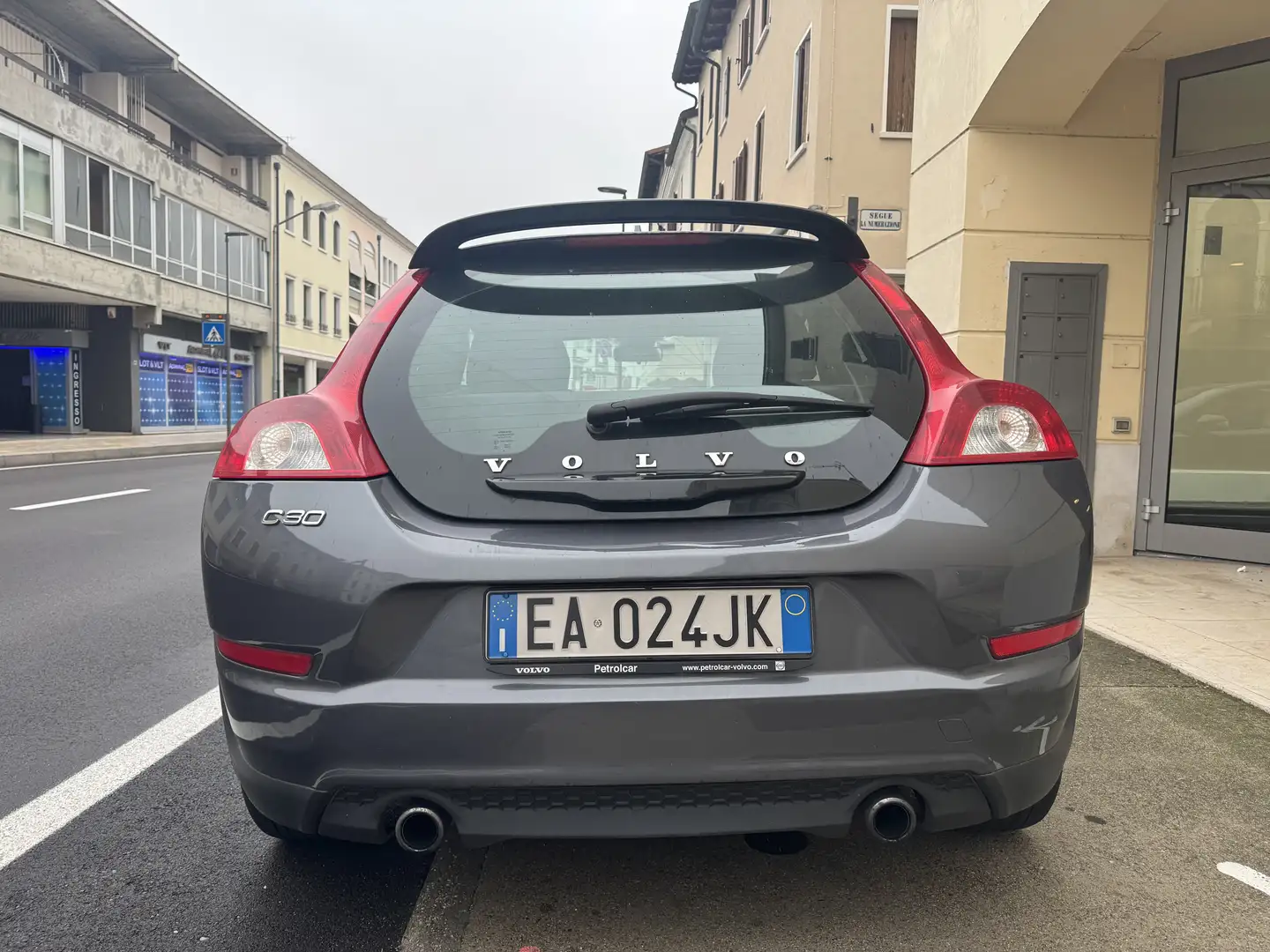 Volvo C30 2.4 d5 Momentum geartronic Grigio - 2