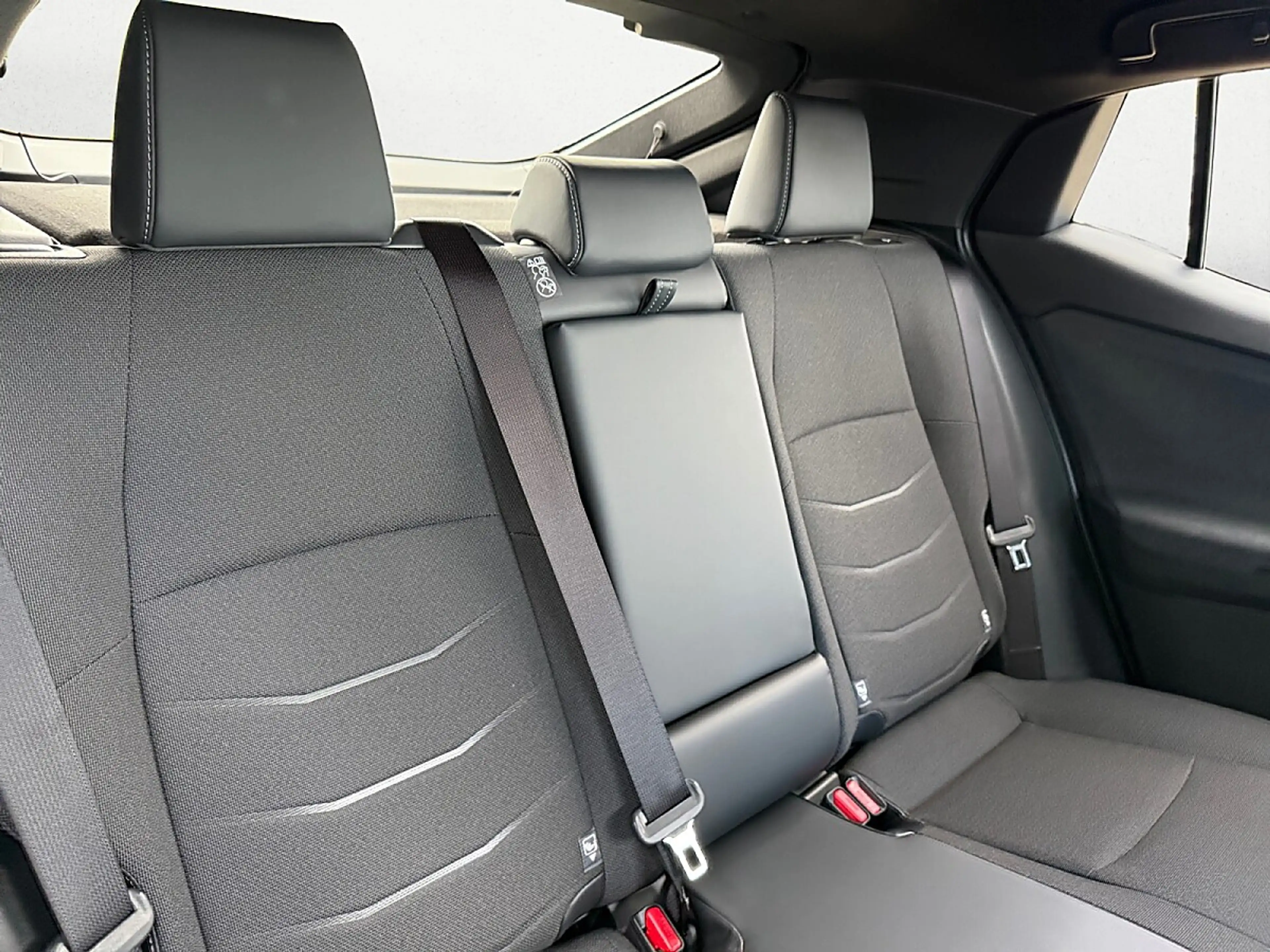 Toyota C-HR+ Elektro 77kWh Teamplayer | 600km Reichweite | a... — photo 12