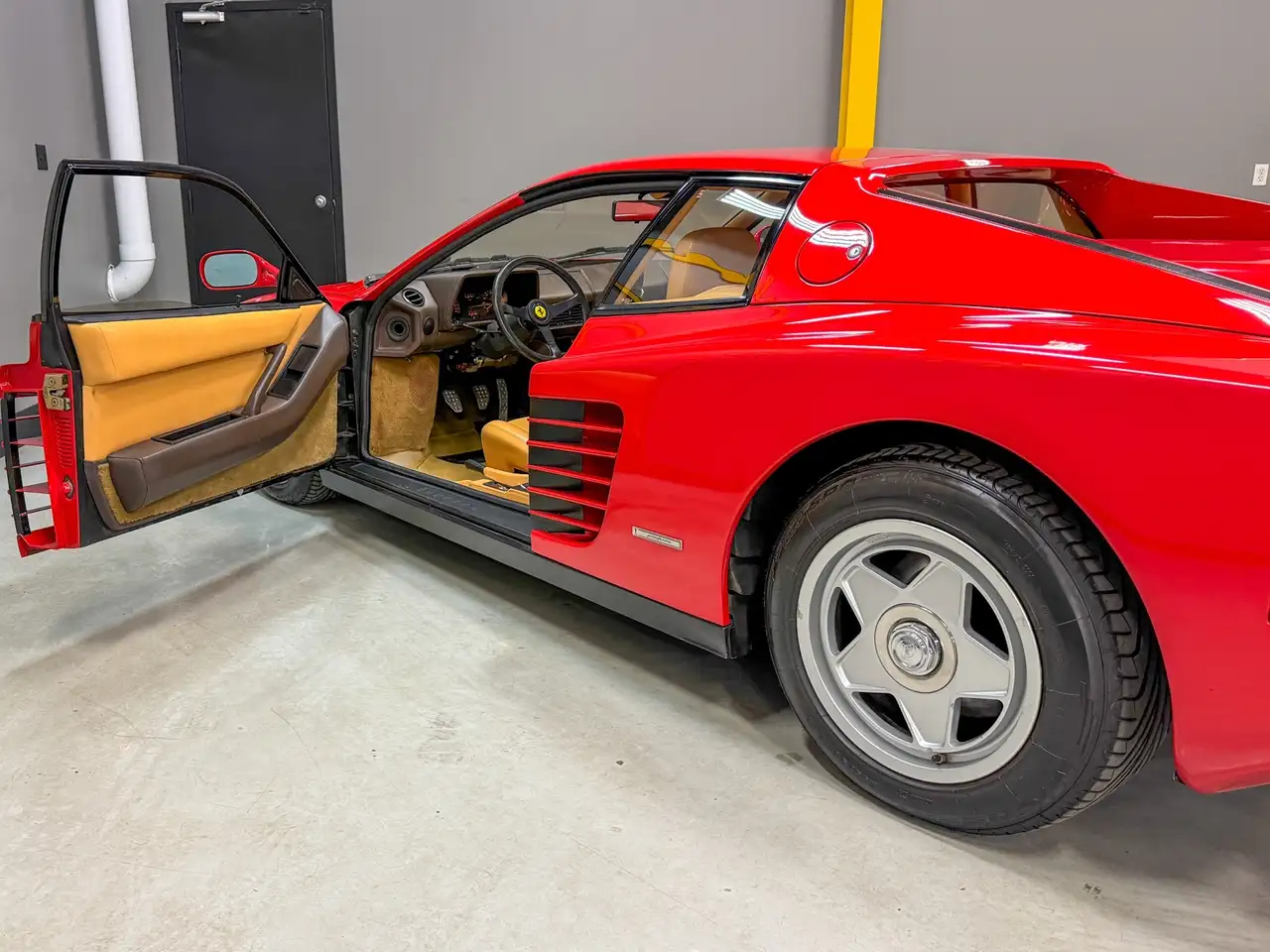Ferrari Testarossa снимка Ferrari Testarossa