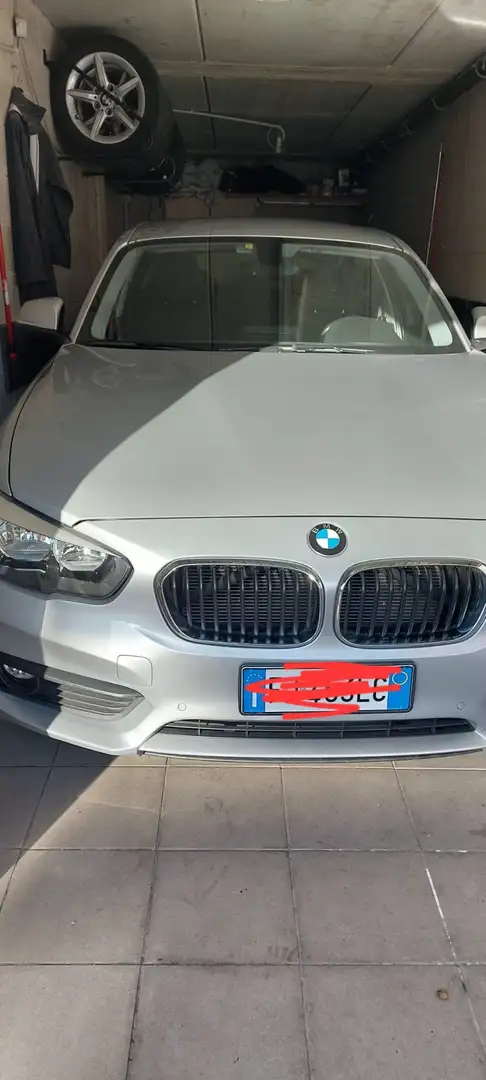 BMW 114 Serie 1 F/20-21 2015 114d 5p Argintiu - 2