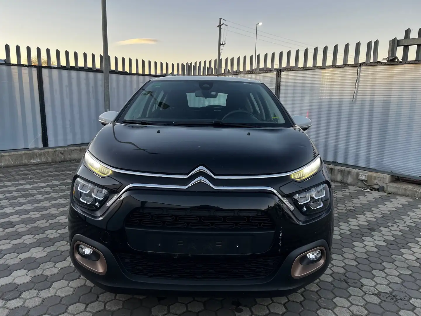 Citroen C3 1.2 puretech C-Series s Noir - 2