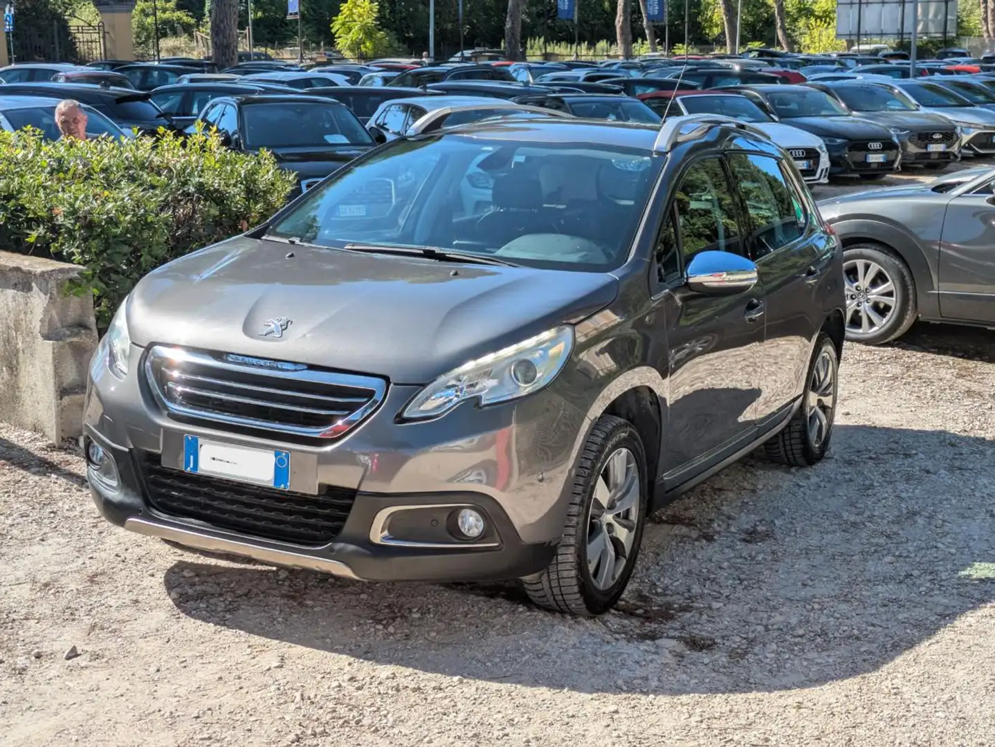 Peugeot 2008 1.6d 92cv CAMBIO AL VOLANTE NAVI CERCHI IN LEGA Grigio - 2