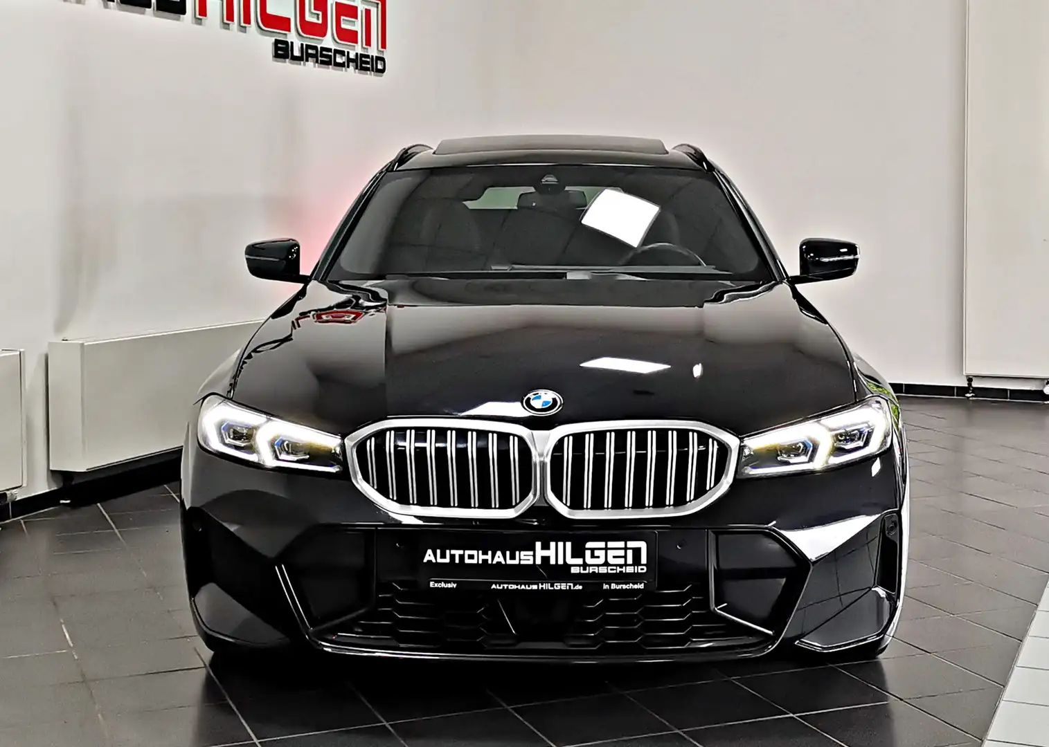 BMW 320 i Touring M Sport*AHK*Pano*R.Kamera*CarPlay Schwarz - 2