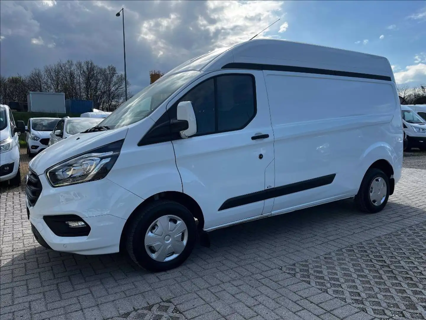 Ford Transit Custom 300 2.0 tdci 130cv Trend L2H1 E6 Weiß - 2