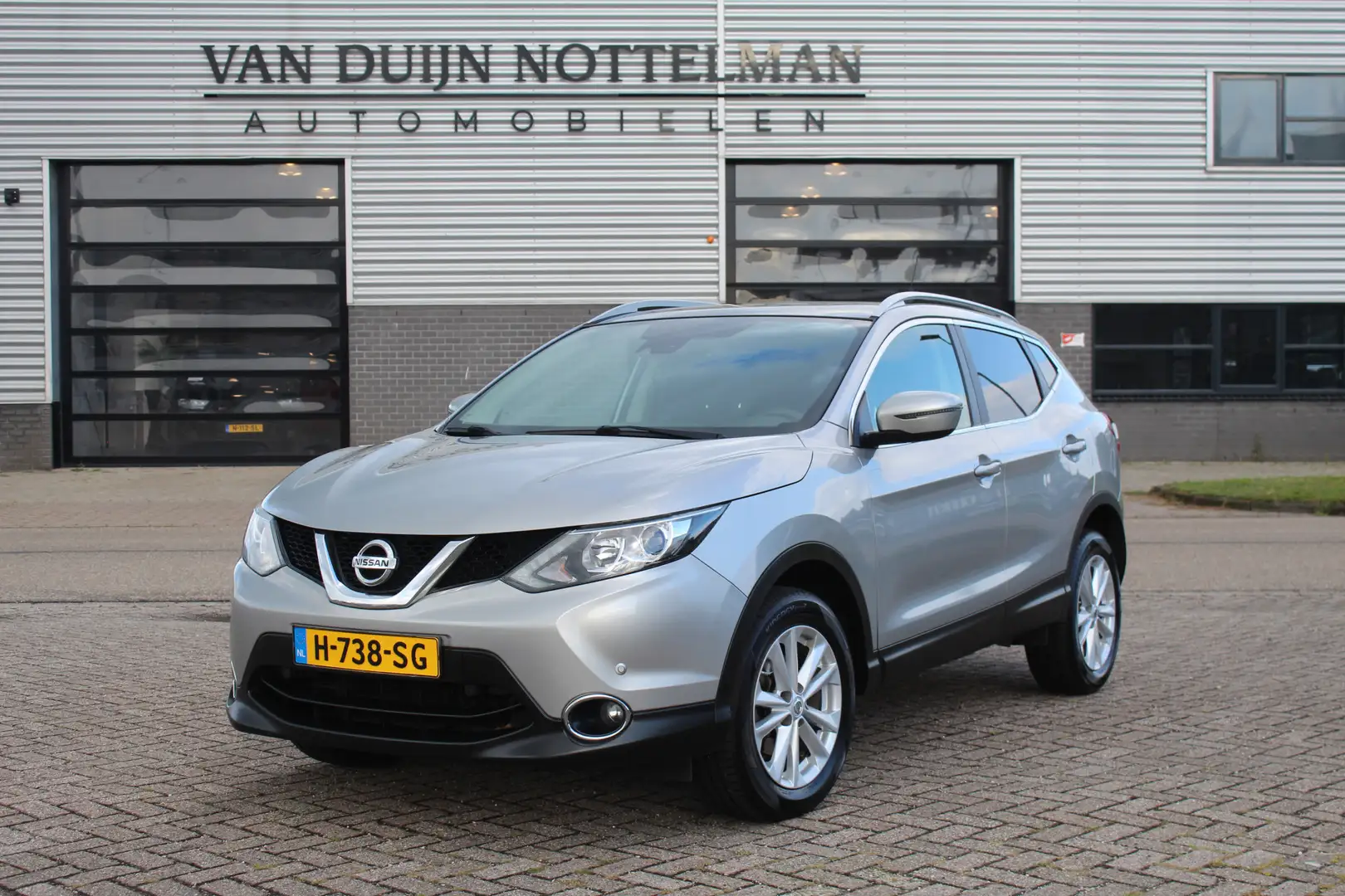 Nissan Qashqai 1.6 N-Vision / Panoramadak / Camera / Trekhaak Gris - 1