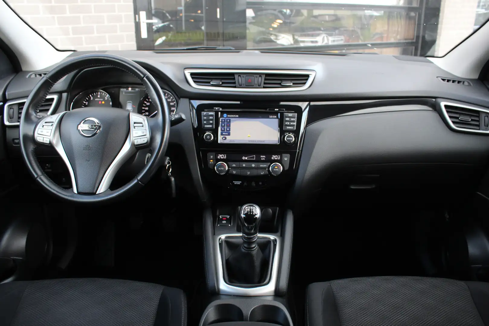 Nissan Qashqai 1.6 N-Vision / Panoramadak / Camera / Trekhaak Gris - 2