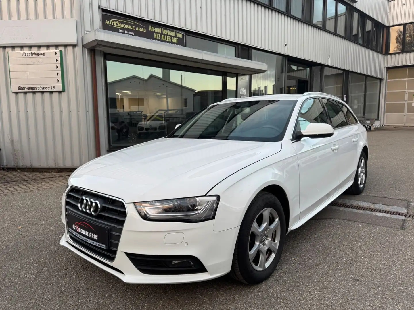 Audi A4 2,0 TDI Avant Attraction Tüvneu 2hand Sitzhz Weiß - 1