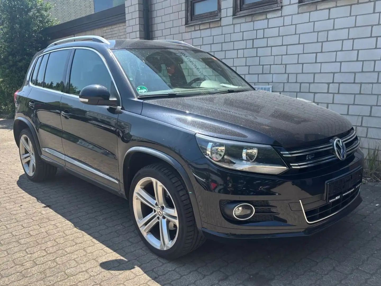 Volkswagen Tiguan R-Line Sport & Style 4Motion Zwart - 1