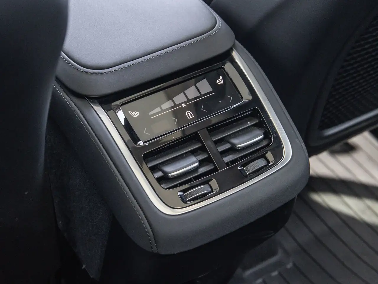 Volvo XC90 photo Volvo XC90