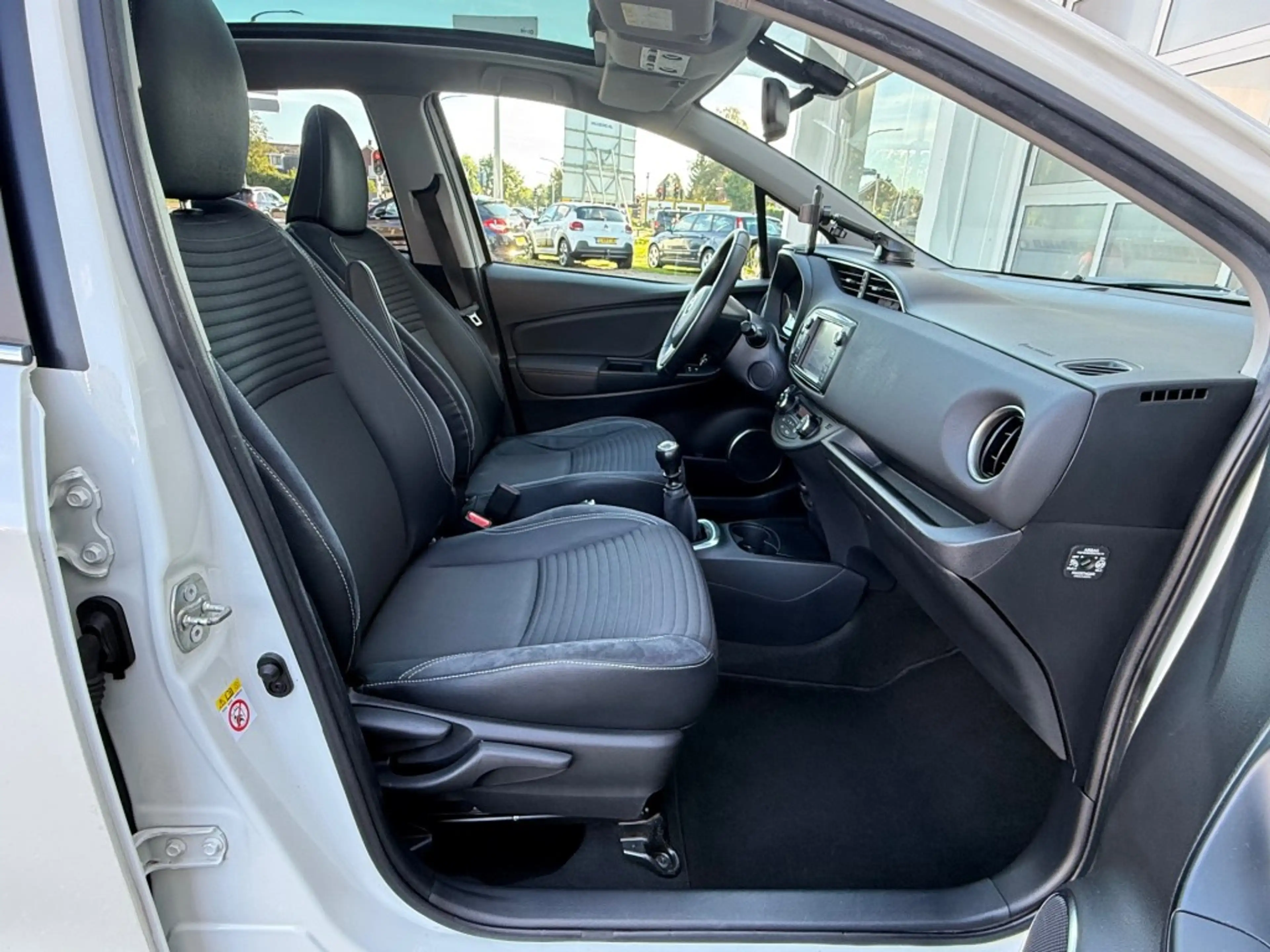 Toyota Yaris 1.3 VVT-i Lounge 5-Drs Navi Cruise Camera Pano — photo 11