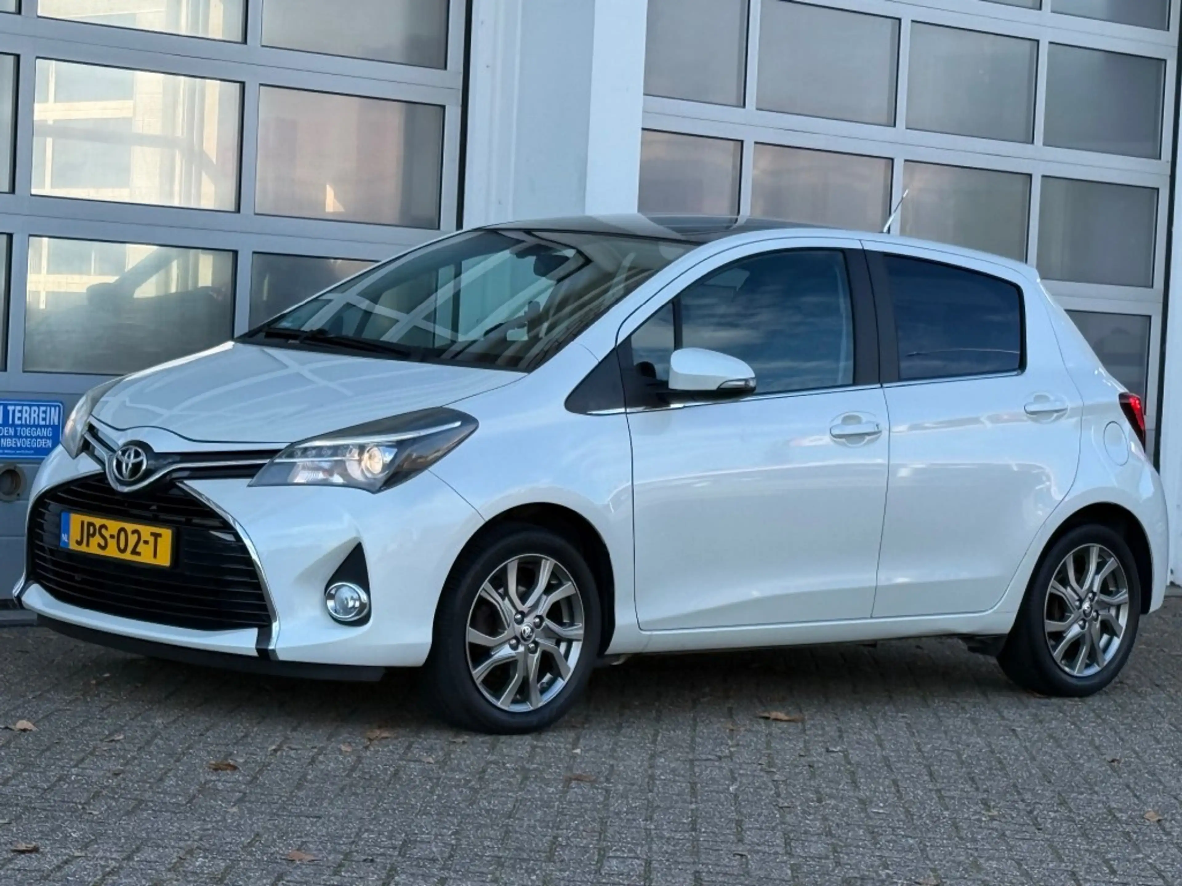 Toyota Yaris 1.3 VVT-i Lounge 5-Drs Navi Cruise Camera Pano
