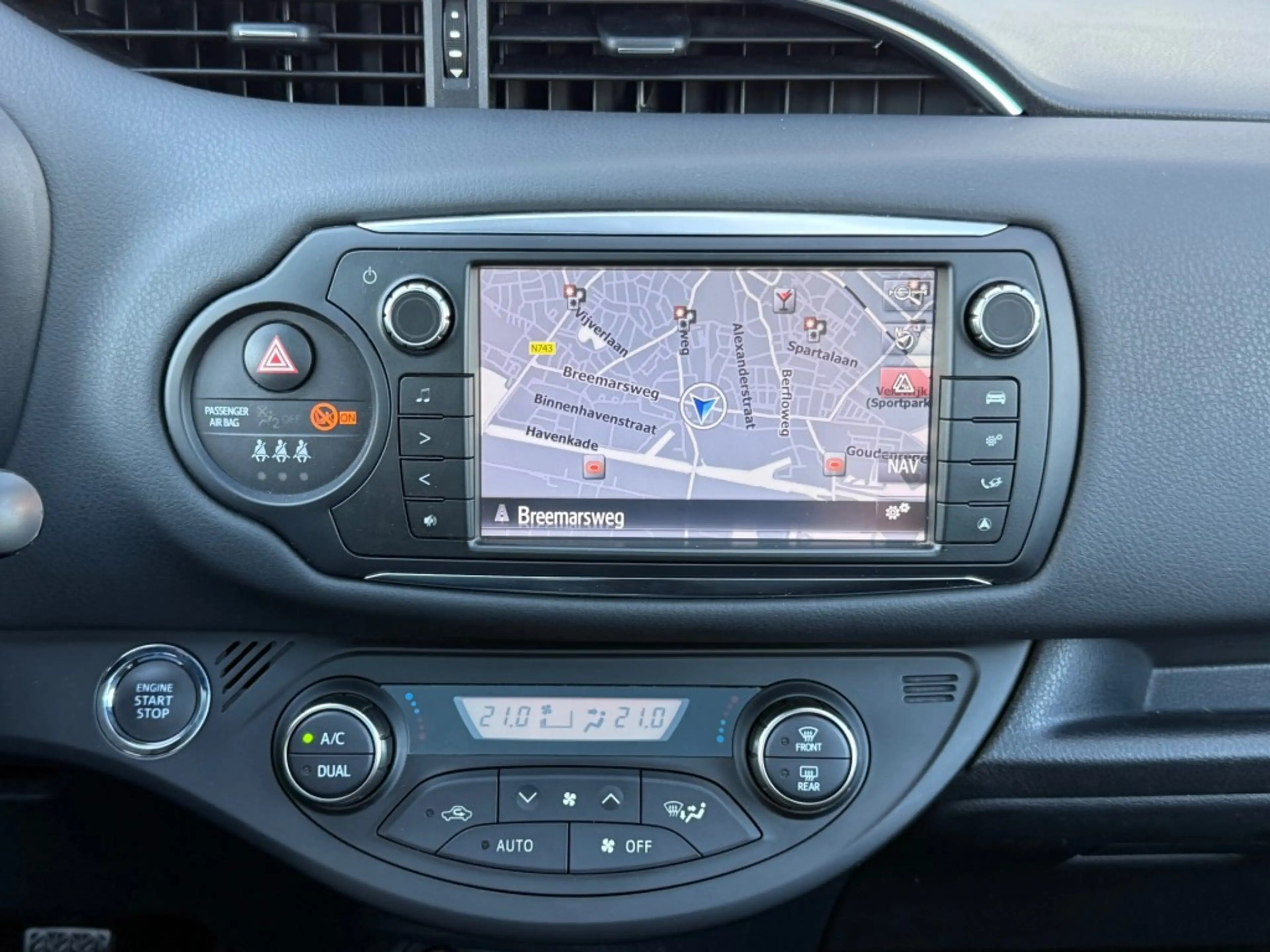 Toyota Yaris 1.3 VVT-i Lounge 5-Drs Navi Cruise Camera Pano — photo 15