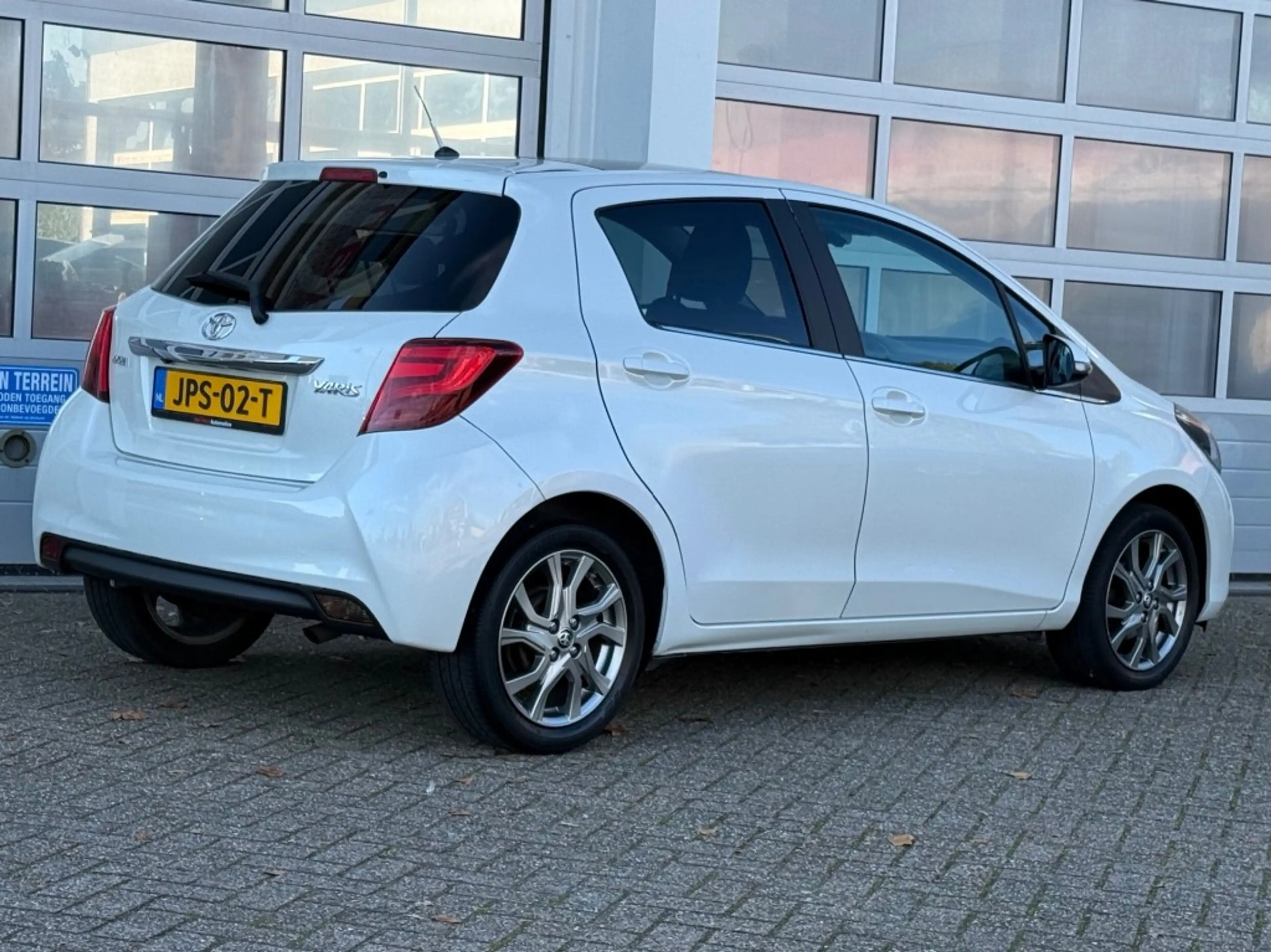 Toyota Yaris 1.3 VVT-i Lounge 5-Drs Navi Cruise Camera Pano — photo 5